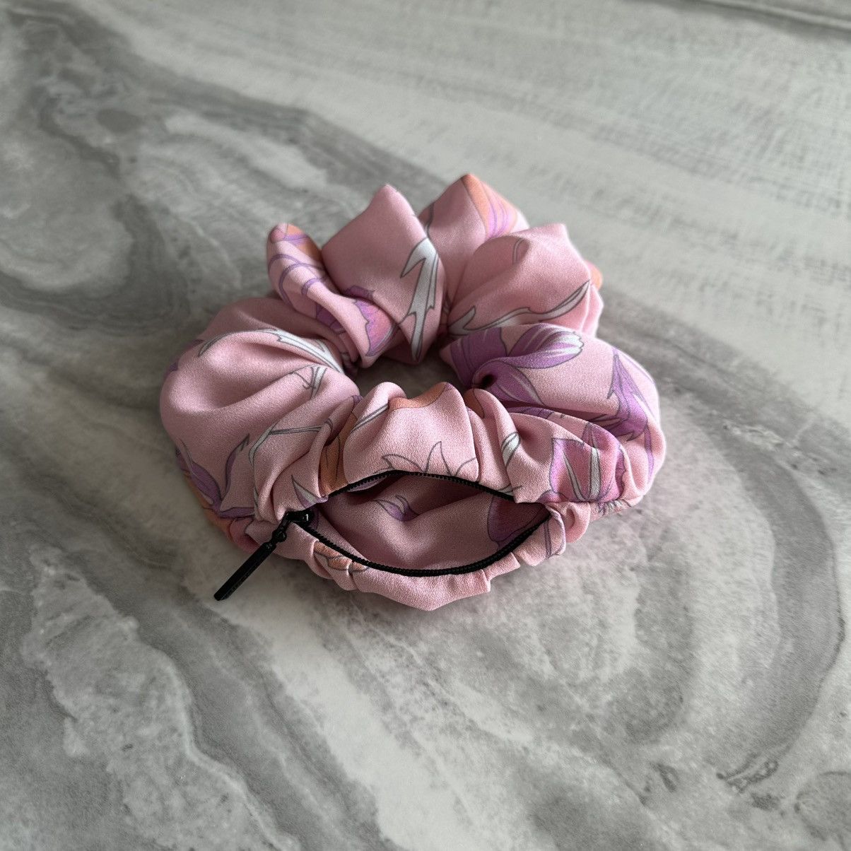 Balenciaga Balenciaga BB Logo Holli Floral Pink Scrunchie Silk & Brass Size ONE SIZE - 5 Thumbnail