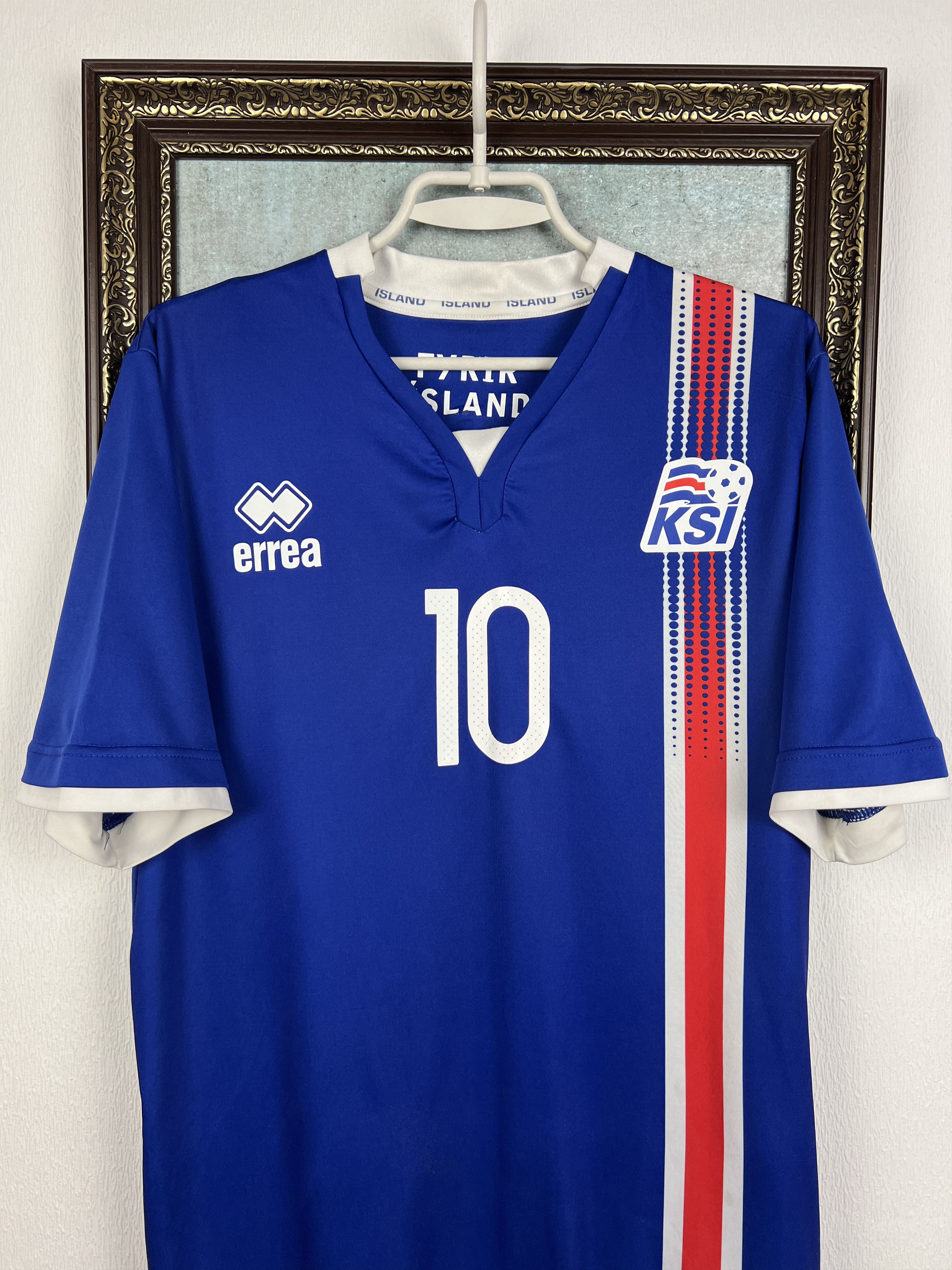 Errea Iceland 2016 Football Shirt Soccer #10 Sigurdsson Jersey Size US L / EU 52-54 / 3 - 2 Thumbnail