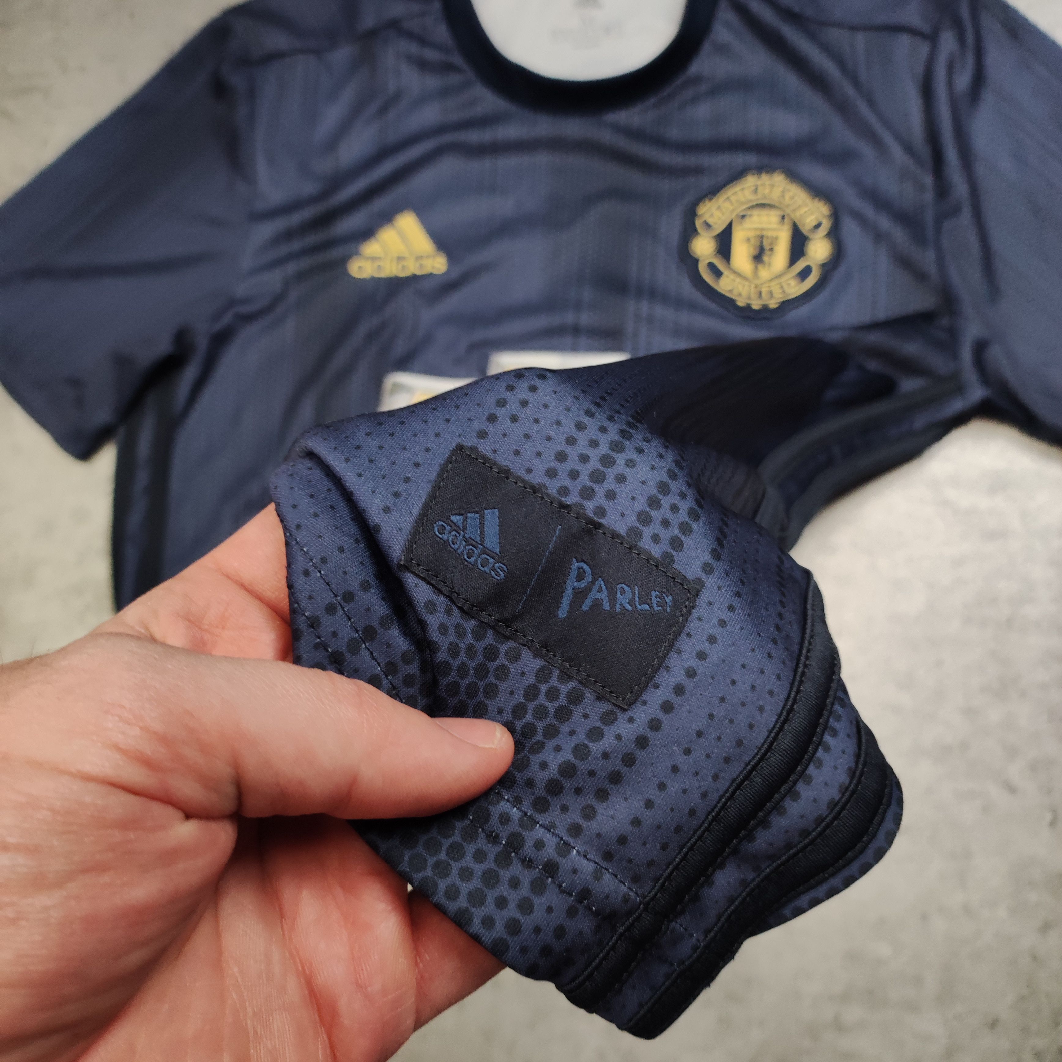 Adidas RARE Adidas x Manchester United Parley Away 2018 Jersey Size US M / EU 48-50 / 2 - 5 Thumbnail