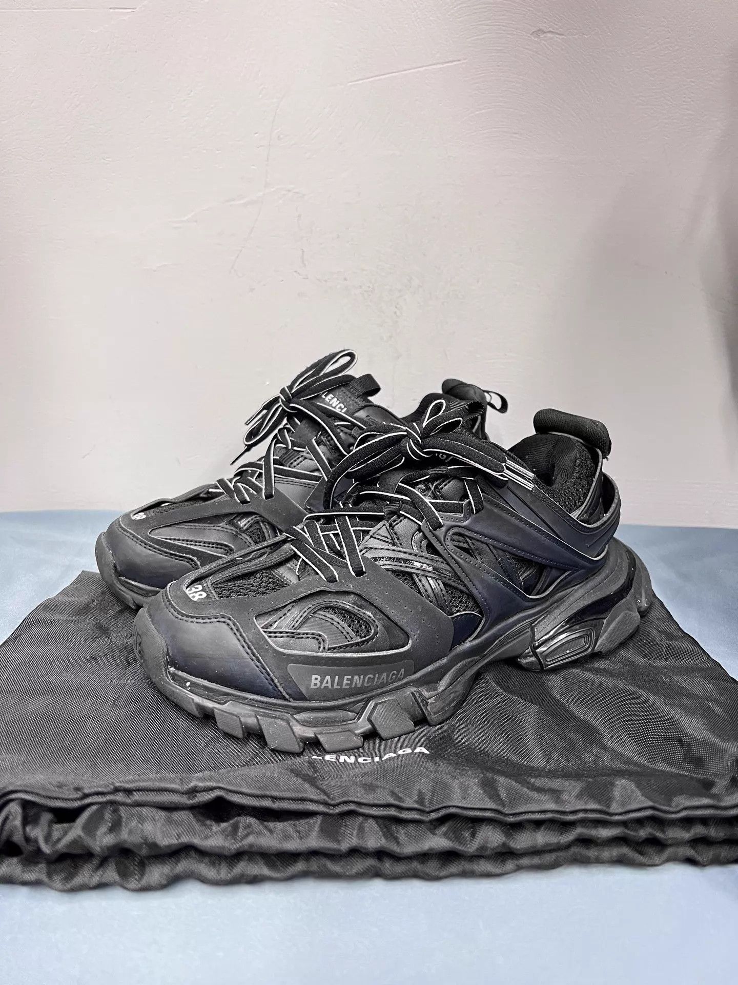 Balenciaga Balenciaga Track Vintage Black Low Dad Shoe 38 Size US 7.5 / IT 37.5 - 1 Thumbnail