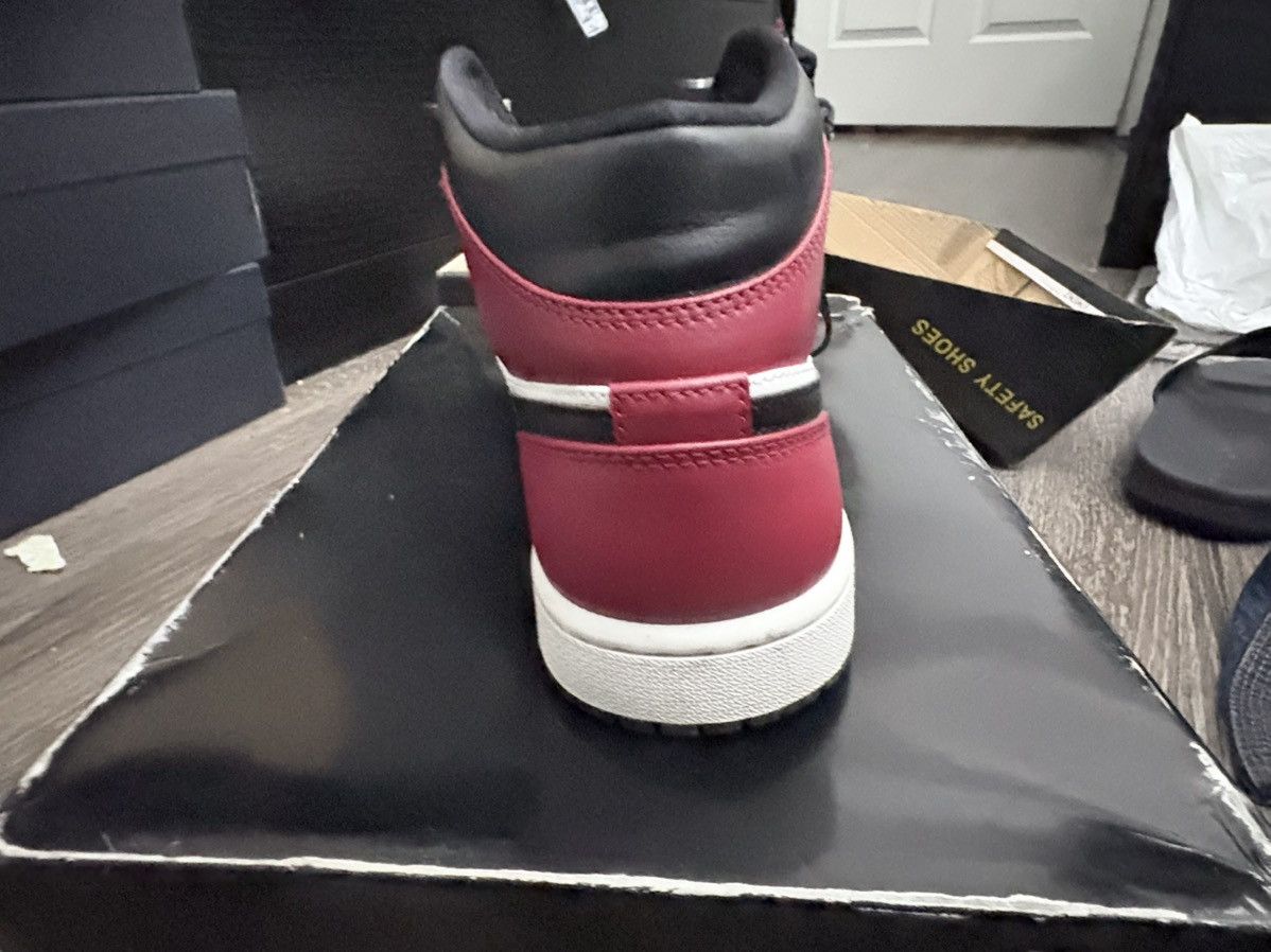 Jordan Brand Air Jordan 1 Mid High OG Black Toe Red Bred Banned Chicago Size US 8.5 / EU 41-42 - 7 Thumbnail