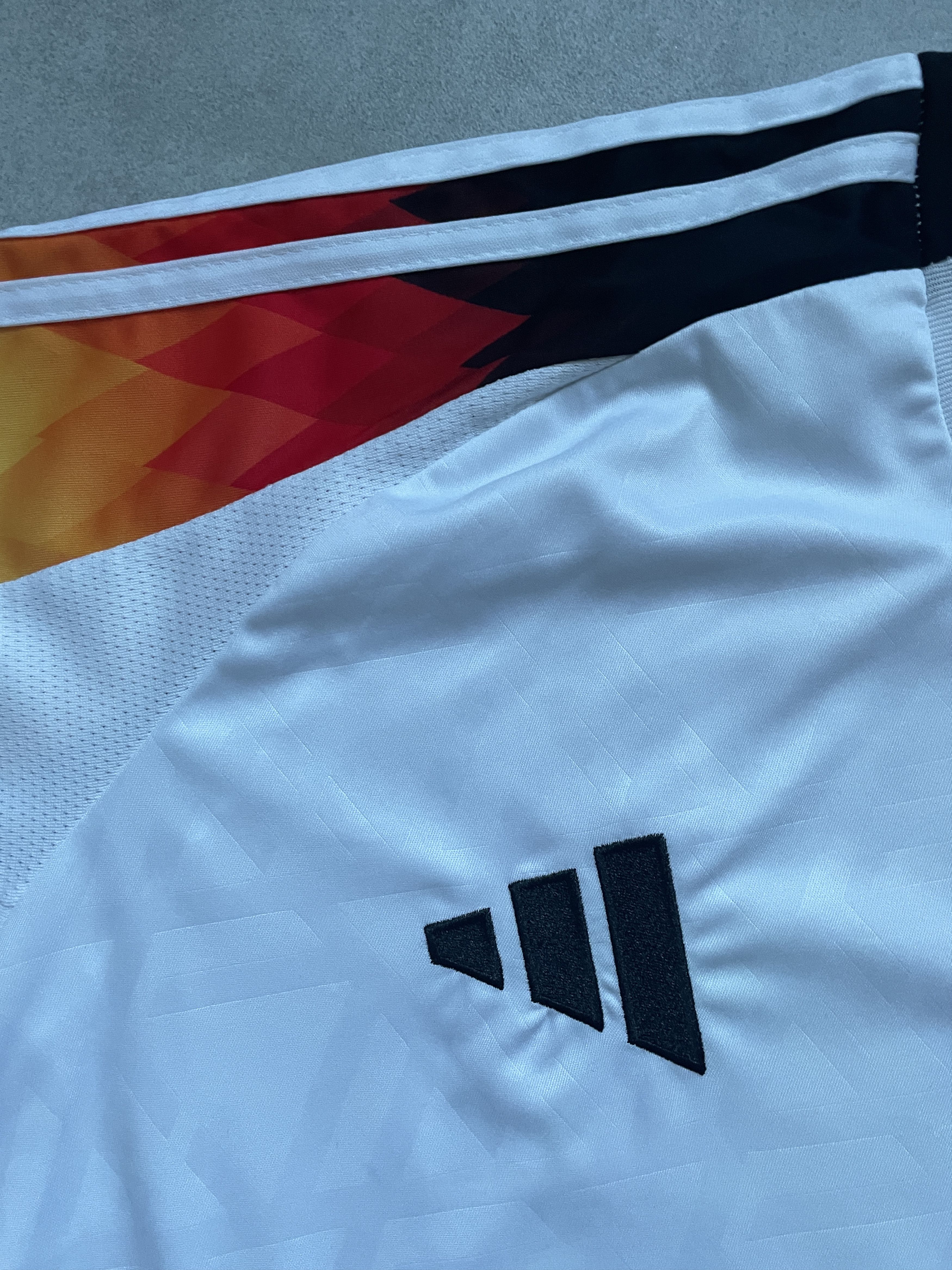 Adidas ADIDAS GERMANY 2024 FOOTBALL KIT SOCCER JERSEY BLOKECORE Size US XL / EU 56 / 4 - 5 Thumbnail