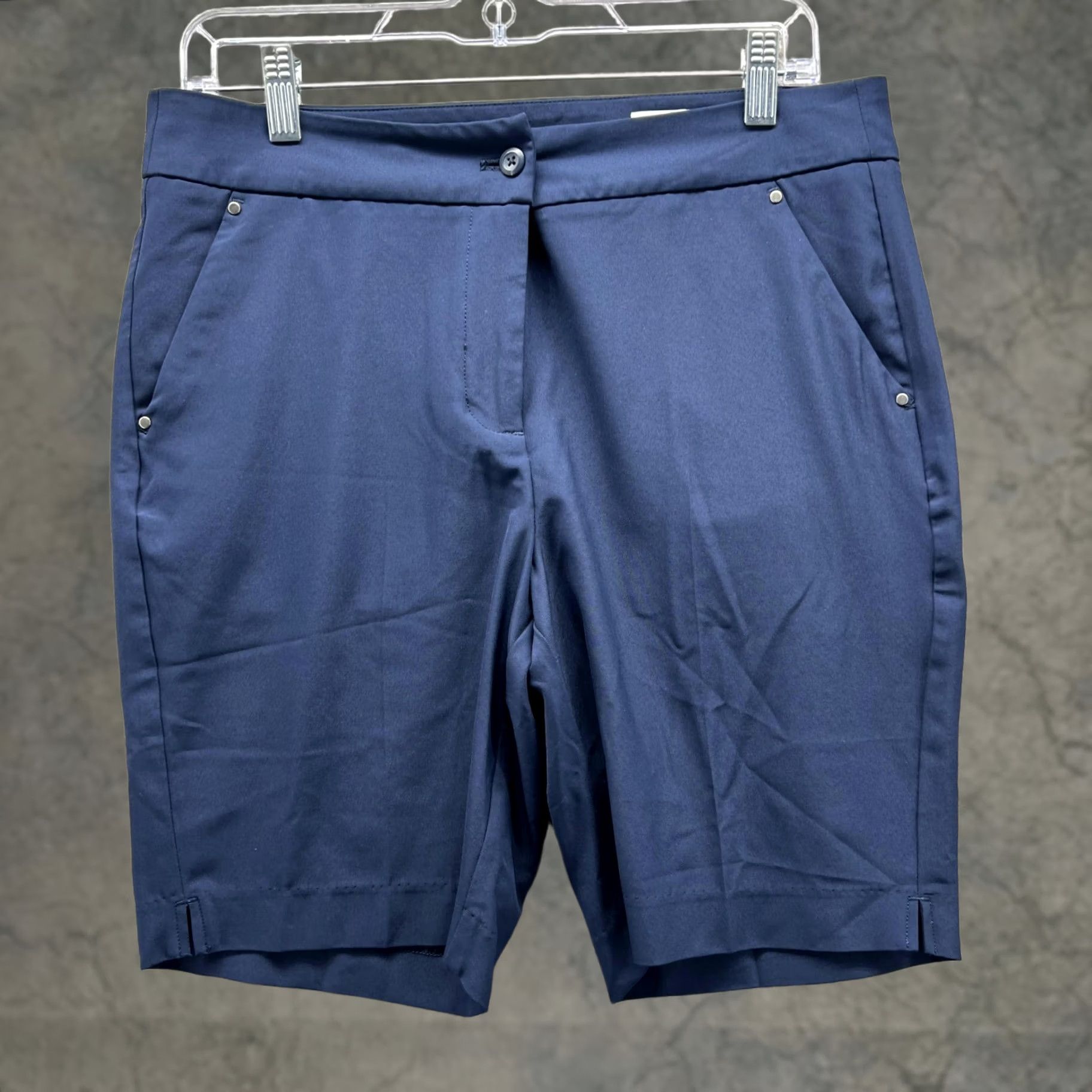 Vintage Greg Norman Shorts Women 6 Blue Navy Chino Pleated Polyester Spandex Golf Size 28" / US 6 / IT 42 - 1 Thumbnail