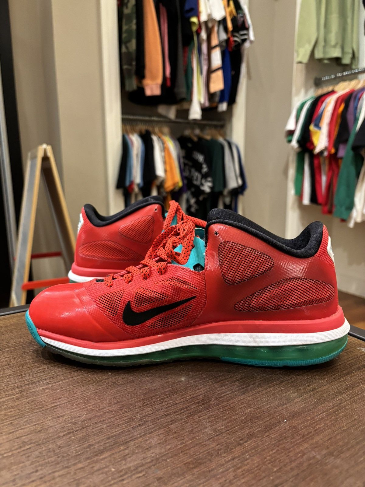 Nike Nike LeBron 9 Low Liverpool Size US 10 / EU 43 - 2 Thumbnail