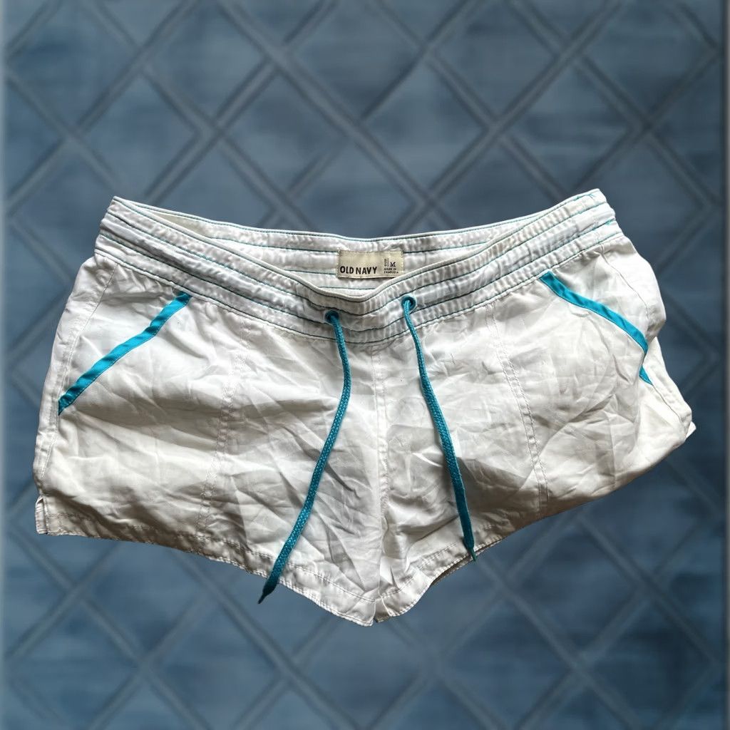 Old Navy Old Navy Shorts Womens Size Medium Stretch Polyester White Shirt Womens Medium White Casual Size 32" / US 10 / IT 46 - 1 Thumbnail