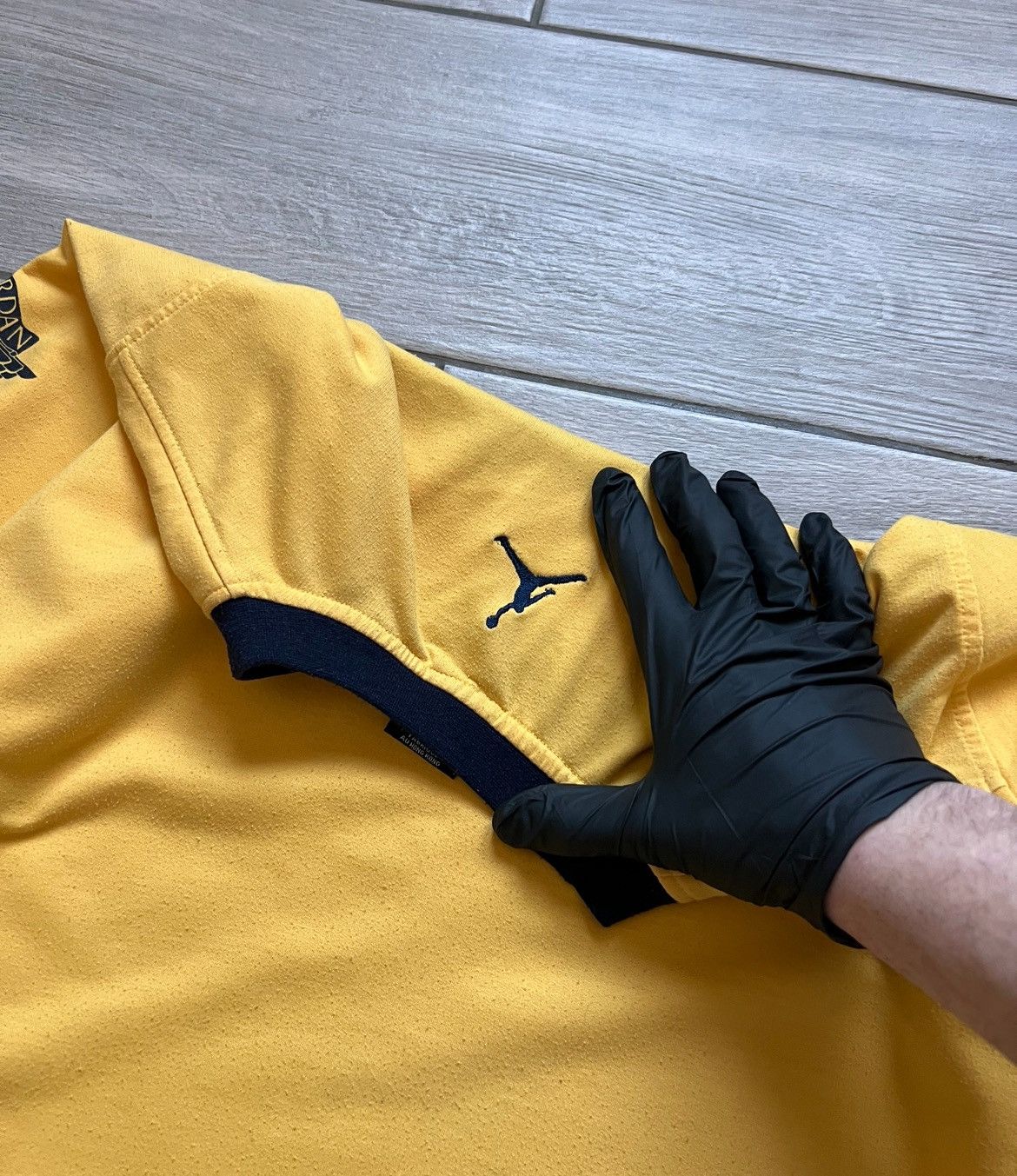 Jordan Brand Vintage Nike Air Jordan Longsleeve Mini Logo Y2K Size US L / EU 52-54 / 3 - 10 Thumbnail