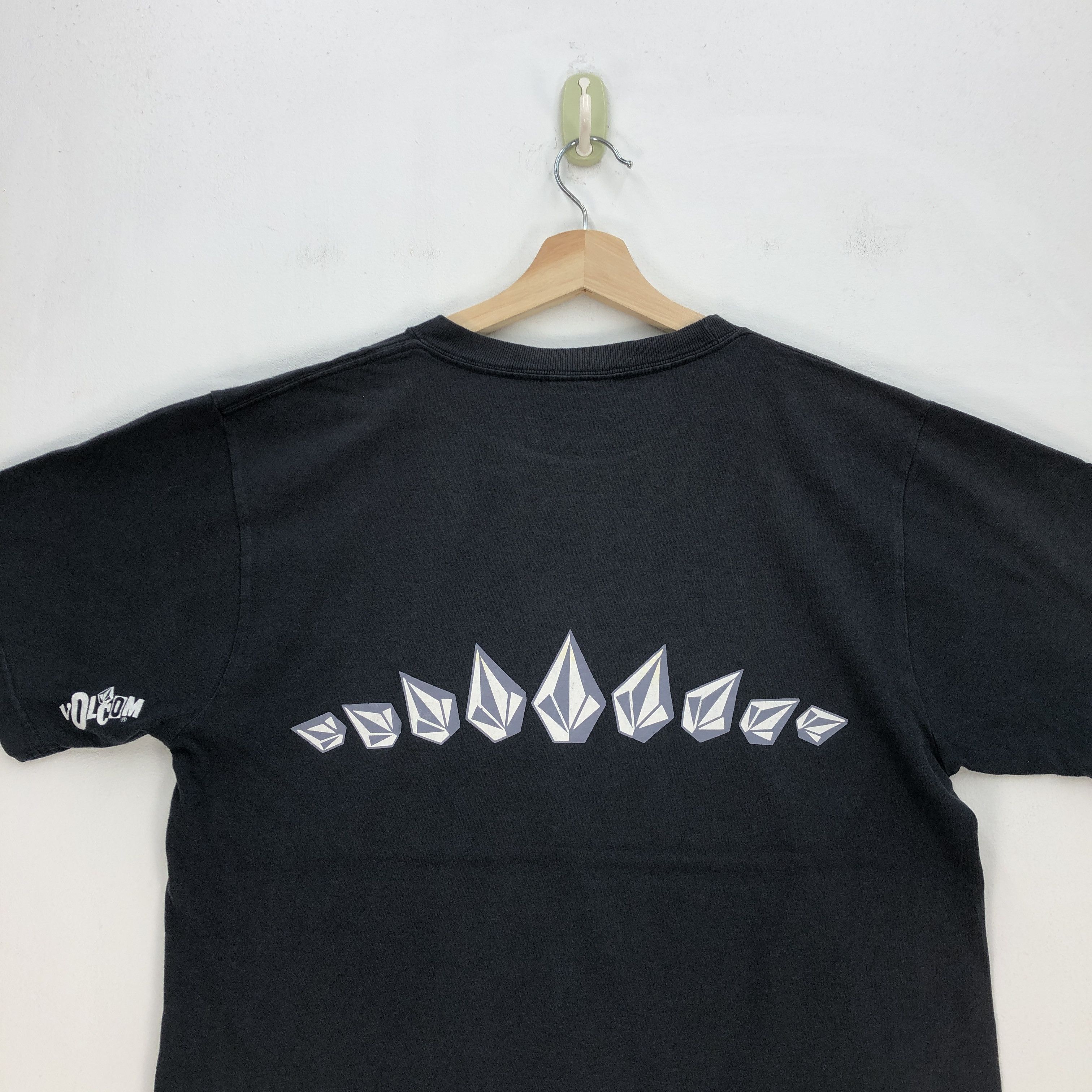 Vintage Vintage Y2K Volcom T Shirt Volcom Skateboarding Tees Size US L / EU 52-54 / 3 - 4 Thumbnail