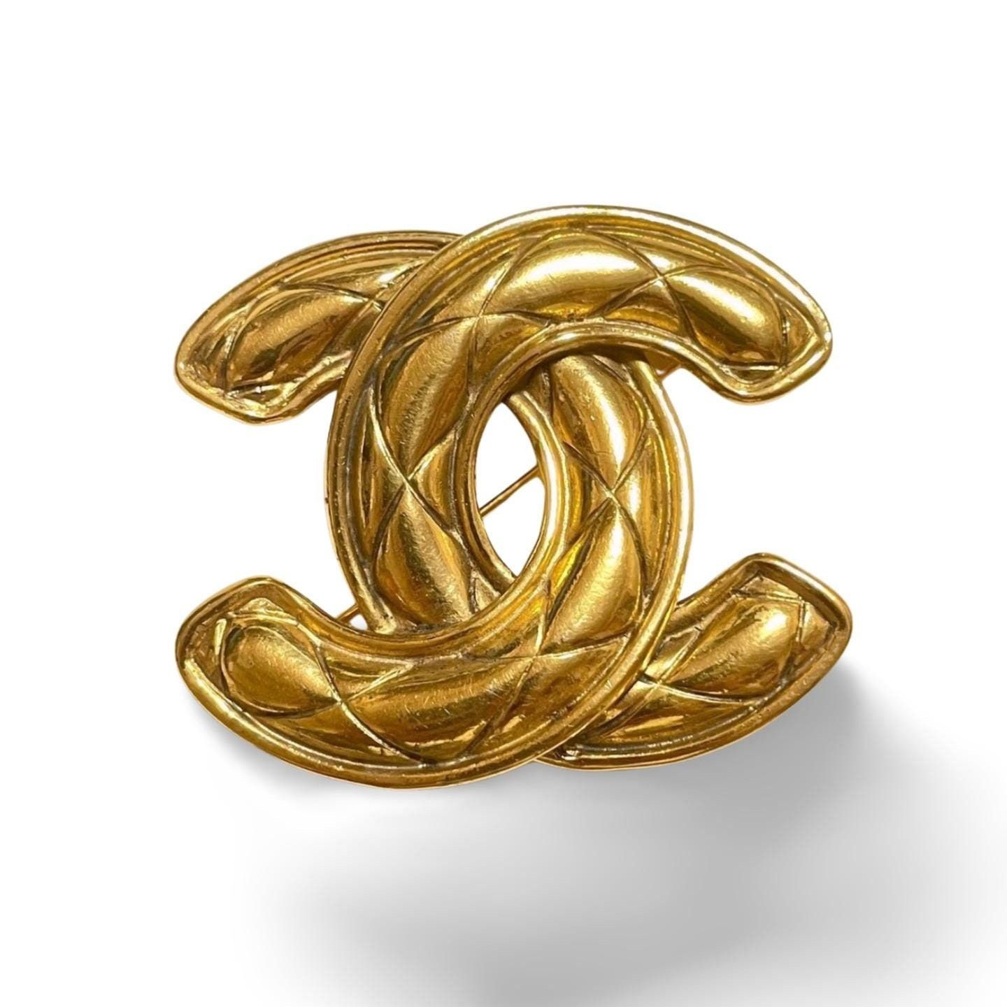 Chanel Vintage Chanel classic large matelasse CC brooch. Must have Size ONE SIZE - 2 Thumbnail