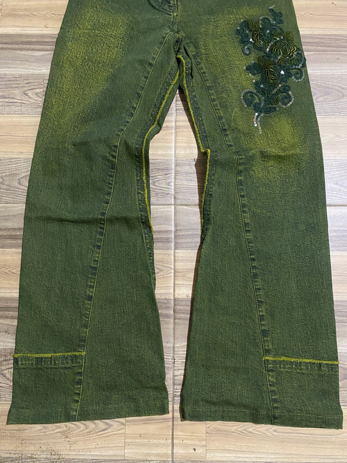 Japanese Brand JAPANESE BRAND FLARED FLOWERS JEANS Size 42" / US 20 - 2 Thumbnail