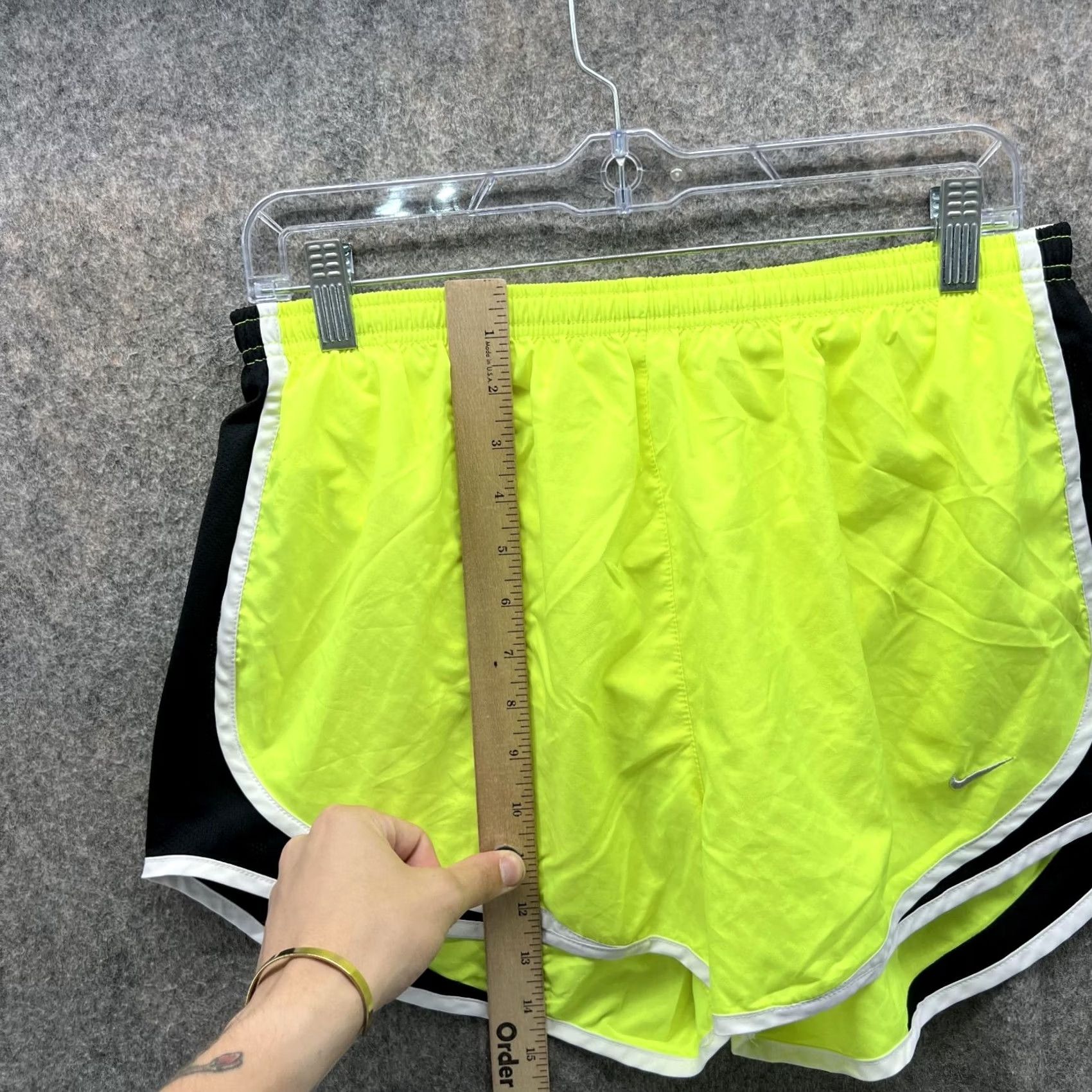Nike Nike Shorts Women L Green Neon Athletic Dri-Fit Polyester - NIKE Trainer Activewear Size 36" / US 14 / IT 50 - 5 Thumbnail