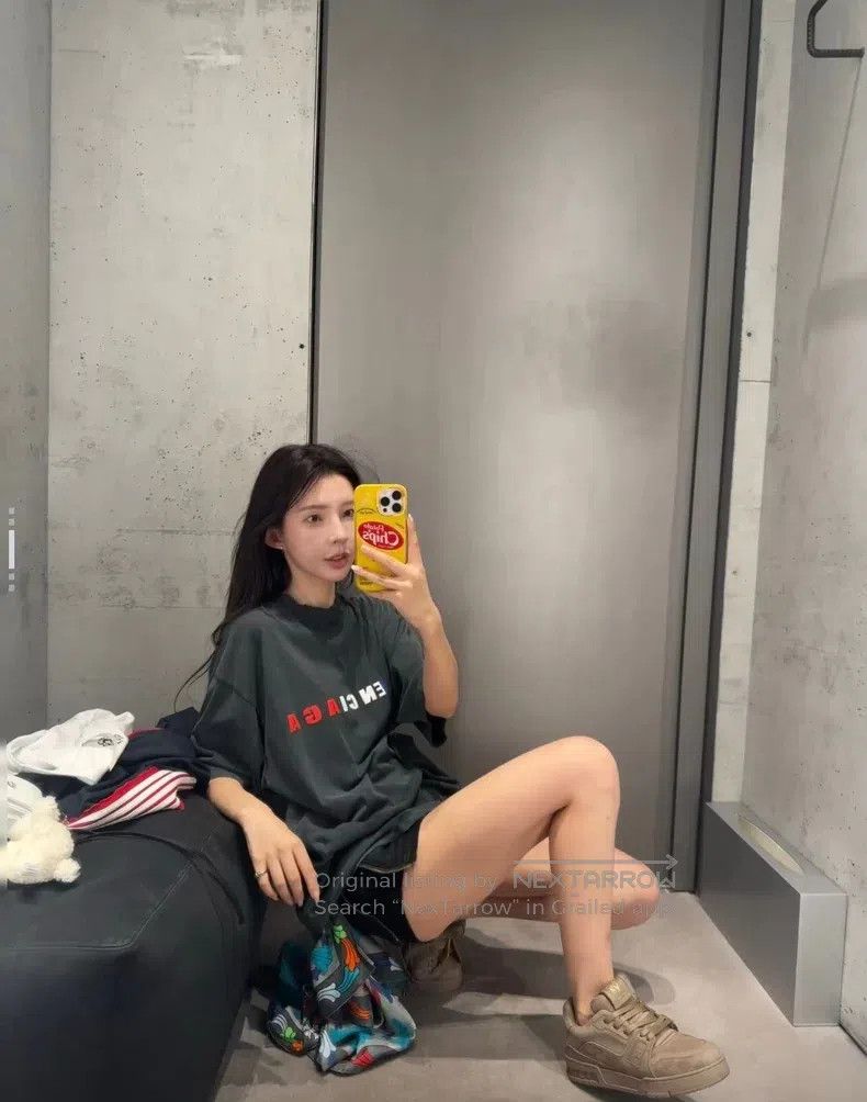 Balenciaga Balenciaga Gradient logo large destroyed distressed solid- Size US M / EU 48-50 / 2 - 9 Thumbnail