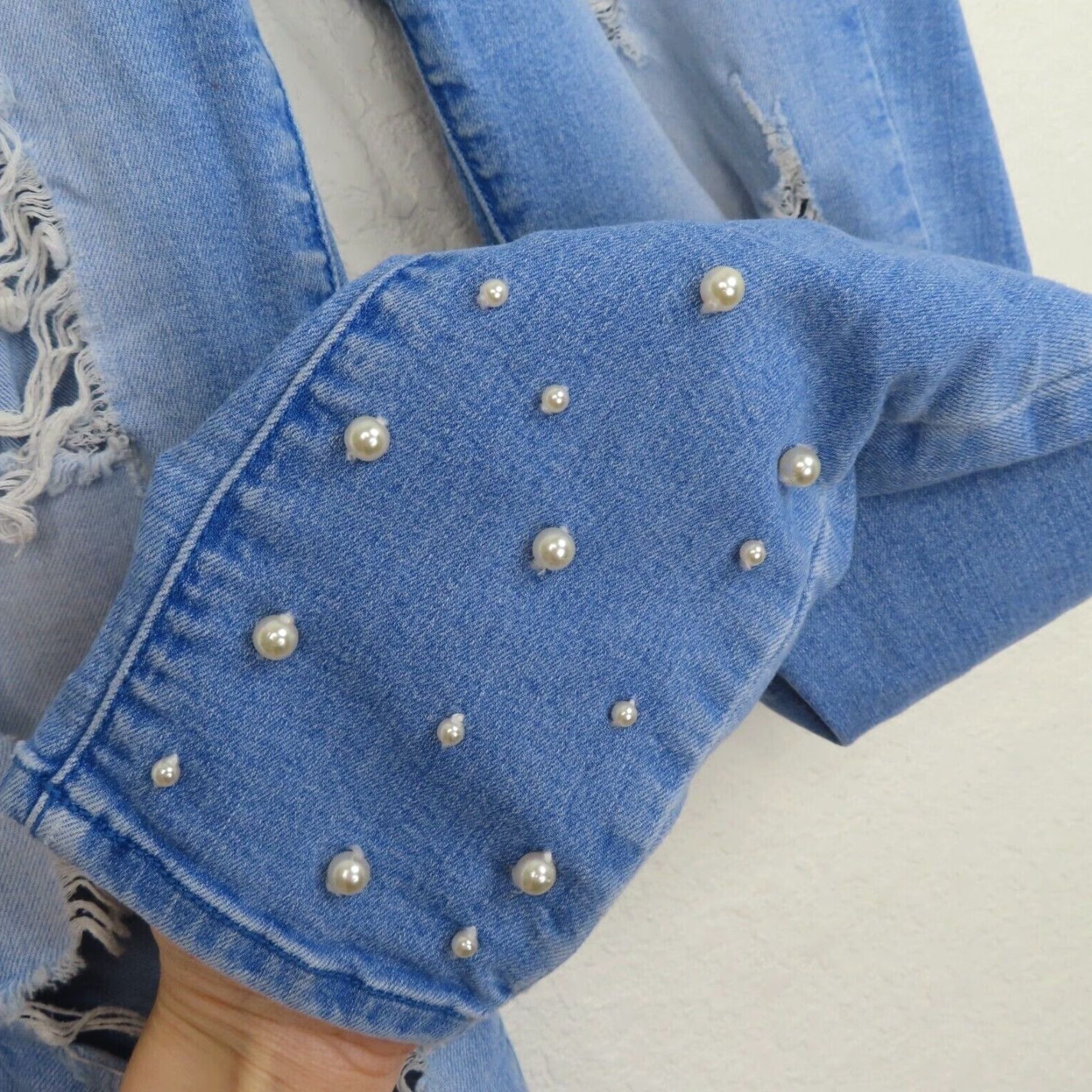 Guess GUESS Womens Jeans Denim Skinny 27 Blue Distressed Shredded Pearl Beaded Pants Regular Womens Size 27 Blue Distressed Beaded Jeans Size 27" / US 4 / IT 40 - 5 Thumbnail