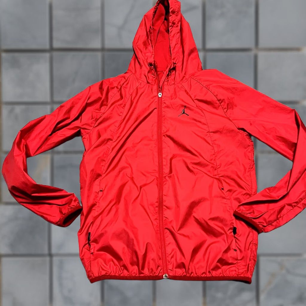 Nike Air Jordan Windbreaker Jacket Mens Small Red Full Zip Hooded 897884 Regular Zip Mens Red Windbreaker 897884