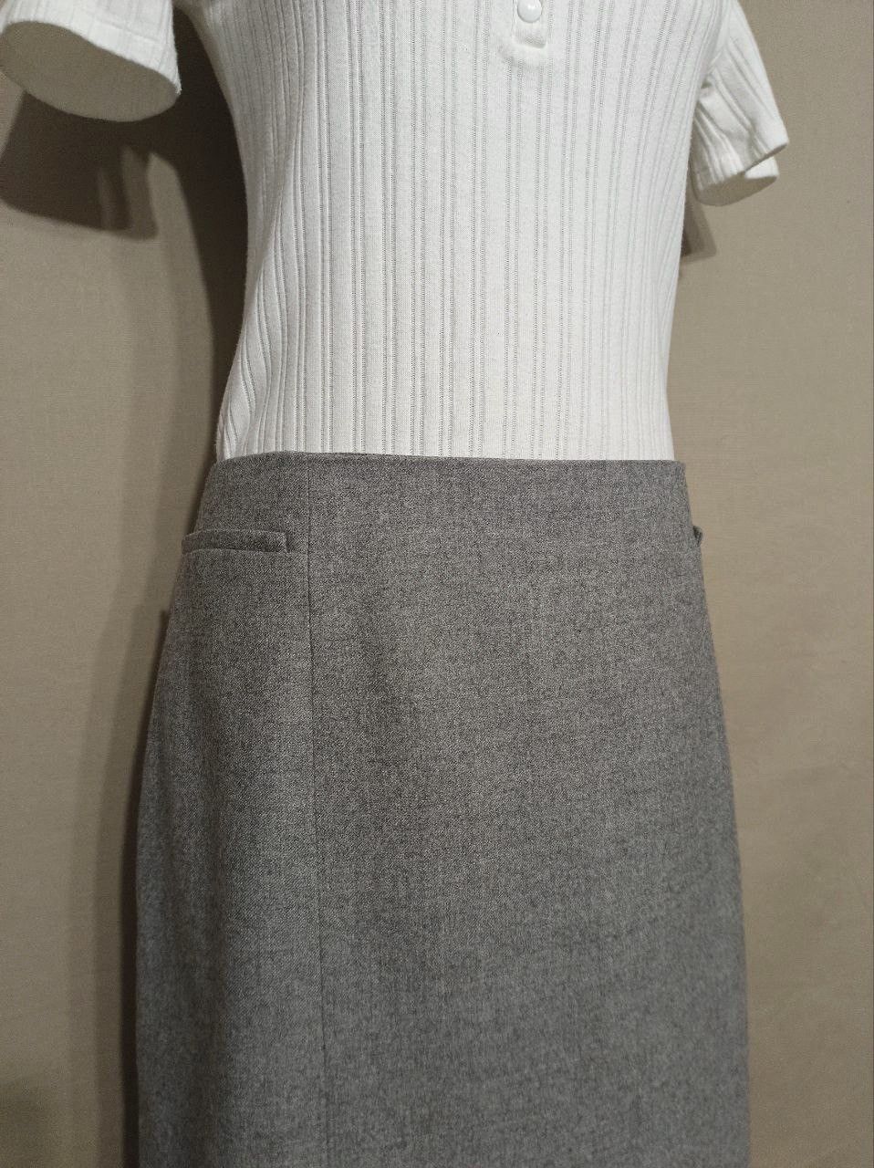 Carolina Herrera CAROLINA HERRERA Classic Gray Wool Cashmere Pencil Skirt 12 Size 34" / US 12 / IT 48 - 2 Thumbnail