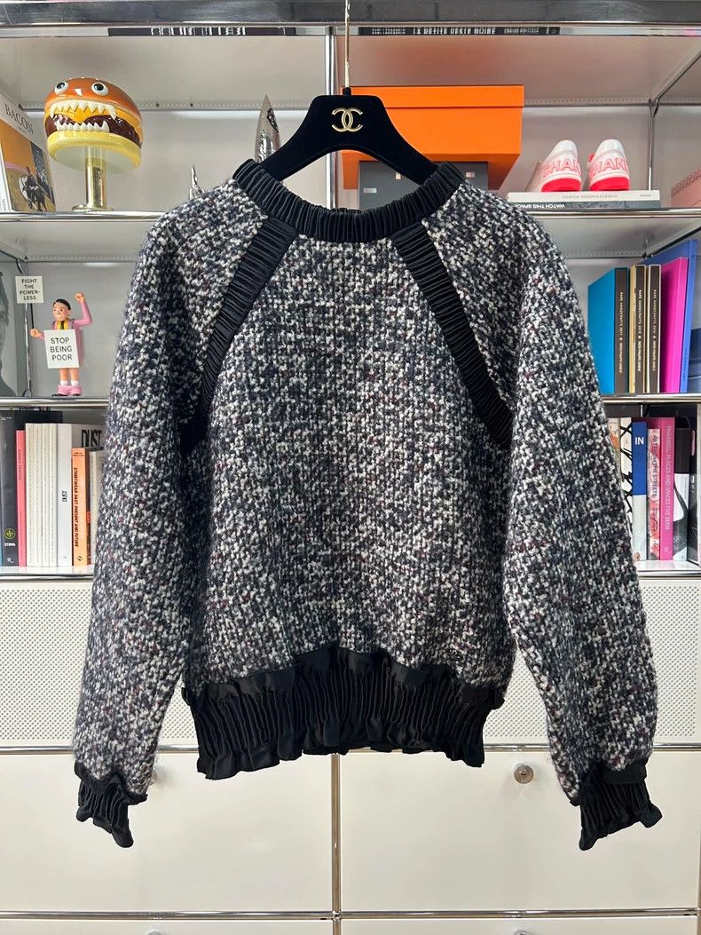 Chanel Chanel Knit Crewneck Sweater in Grey - dmc Size US XS / EU 42 / 0 - 1 Thumbnail