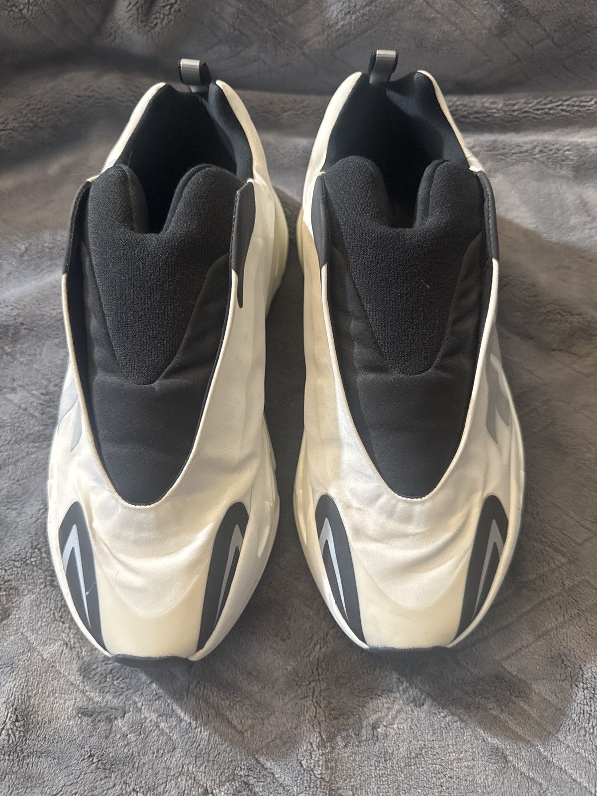 Yeezy Yeezy 700 mnvn Size US 10.5 / EU 43-44 - 3 Thumbnail