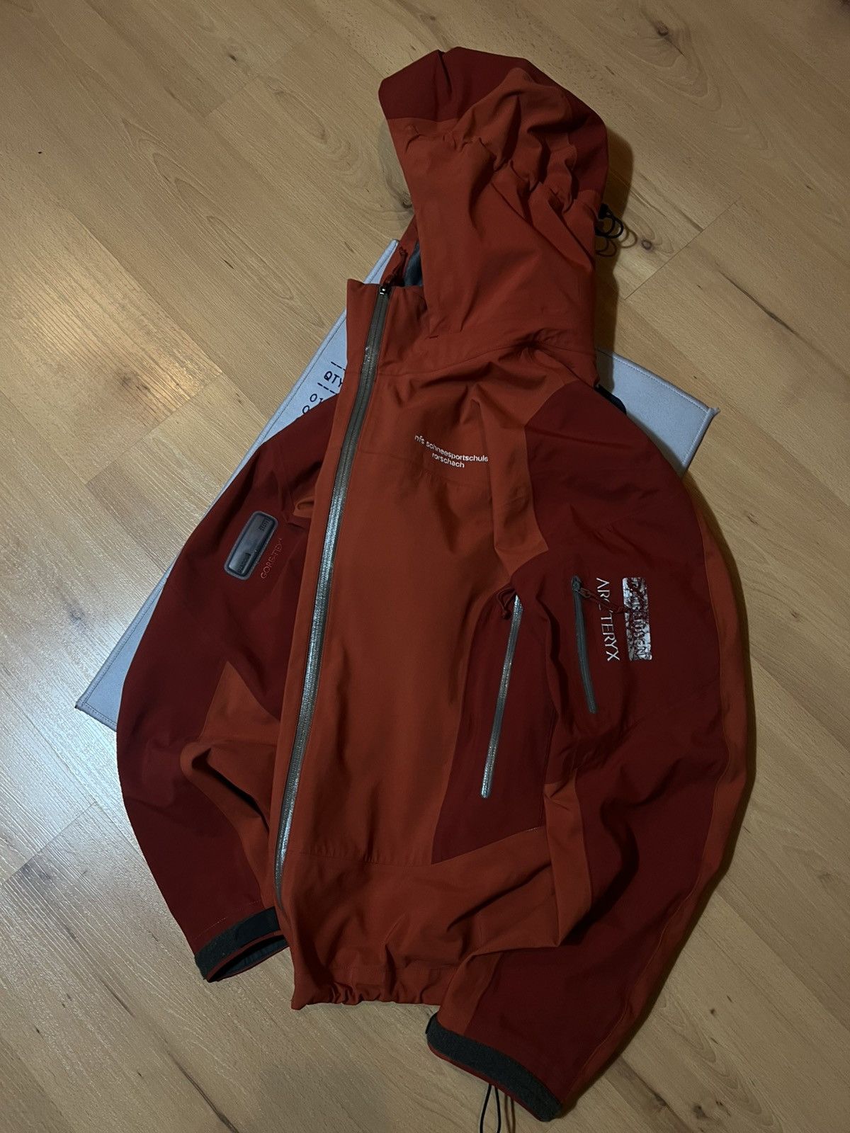 Arc'teryx Arc’teryx Vintage Gore Tex Jacket Red RECCO Size US L / EU 52-54 / 3 - 6 Thumbnail