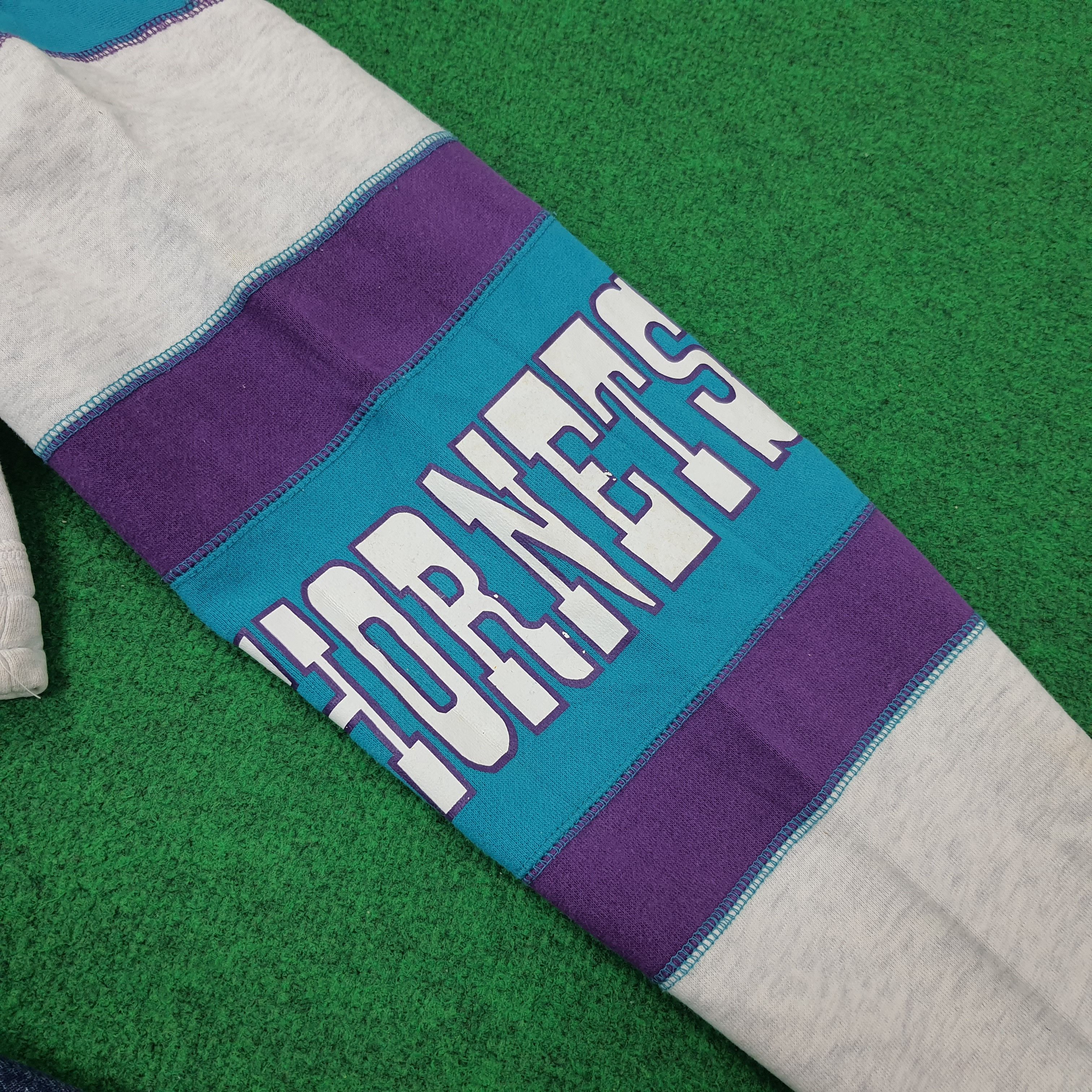 NBA Vintage NBA Charlotte Hornets Team Sports Sweatshirt C246N27 Size US M / EU 48-50 / 2 - 7 Thumbnail