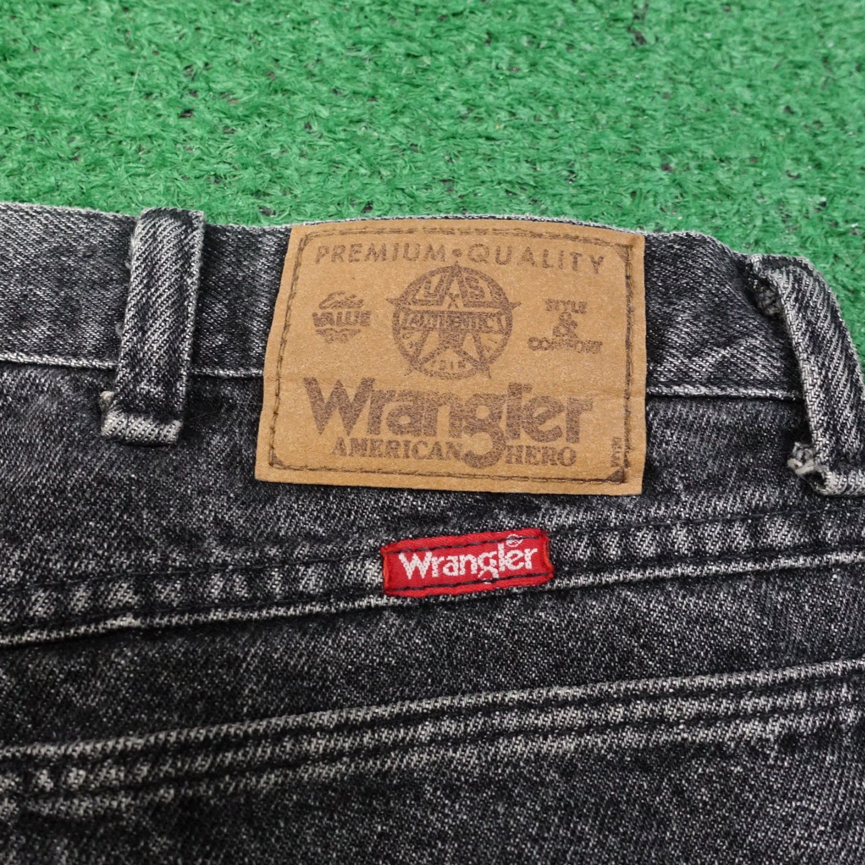 Wrangler VINTAGE WRANGLER CHARCOAL WASH DENIM JEANS MENS 38X34 USA MADE Size US 38 / EU 54 - 6 Thumbnail