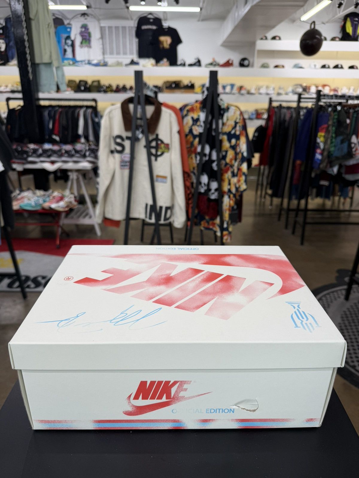 Jordan Brand Air Jordan 1 Low Trophy Room Rookie Card Away Size 8.5(2024) Size US 8.5 / EU 41-42 - 16 Thumbnail