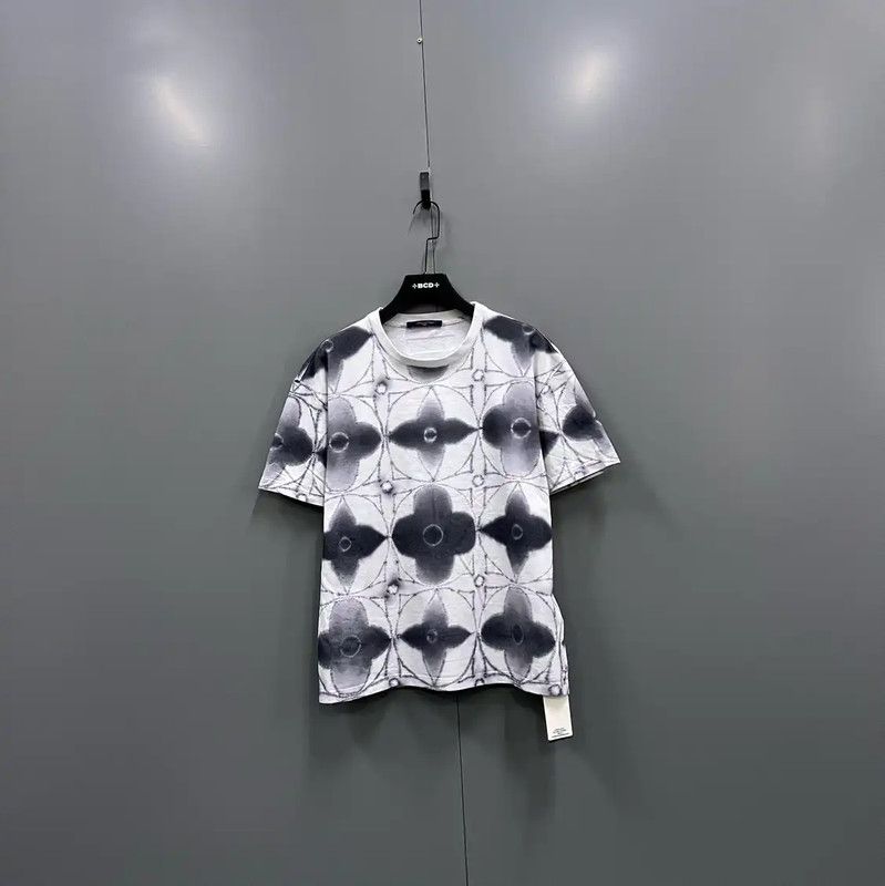 Louis Vuitton Louis Vuitton Summer Multicolor Cotton T-Shirt 0089 Size US XL / EU 56 / 4 - 1 Thumbnail