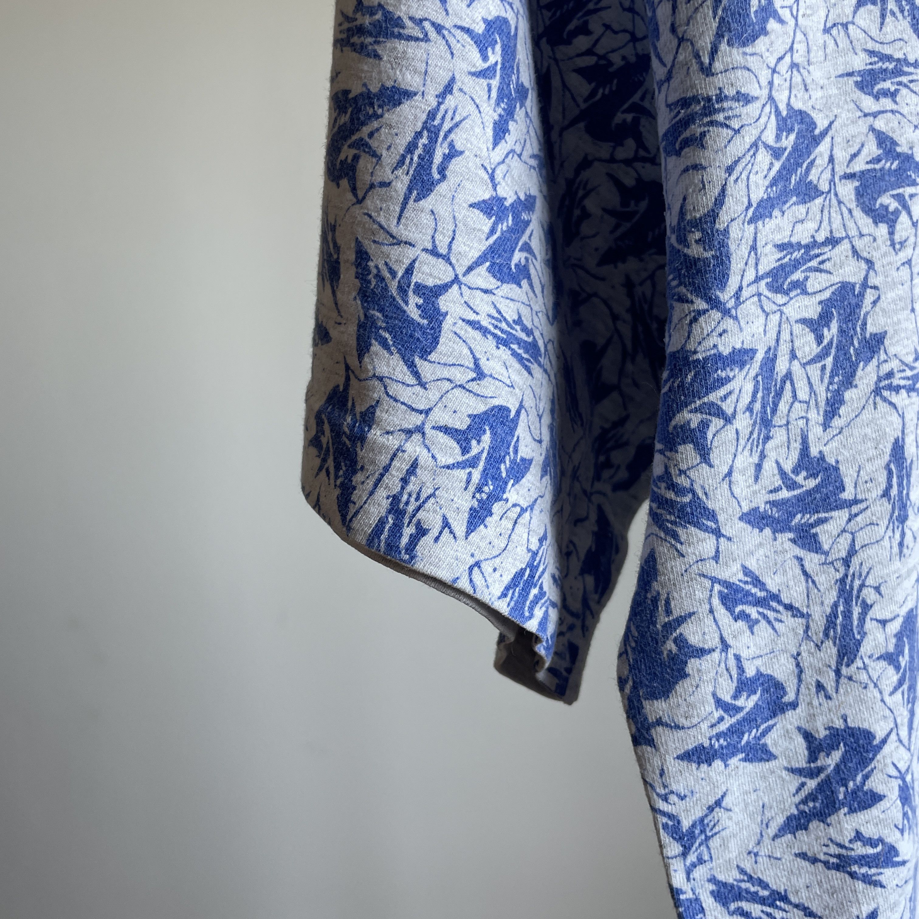 Maui and Sons × Vintage Maui Shark Pattern Vintage 90's Single Stitch T-Shirt Size L Size US L / EU 52-54 / 3 - 5 Thumbnail
