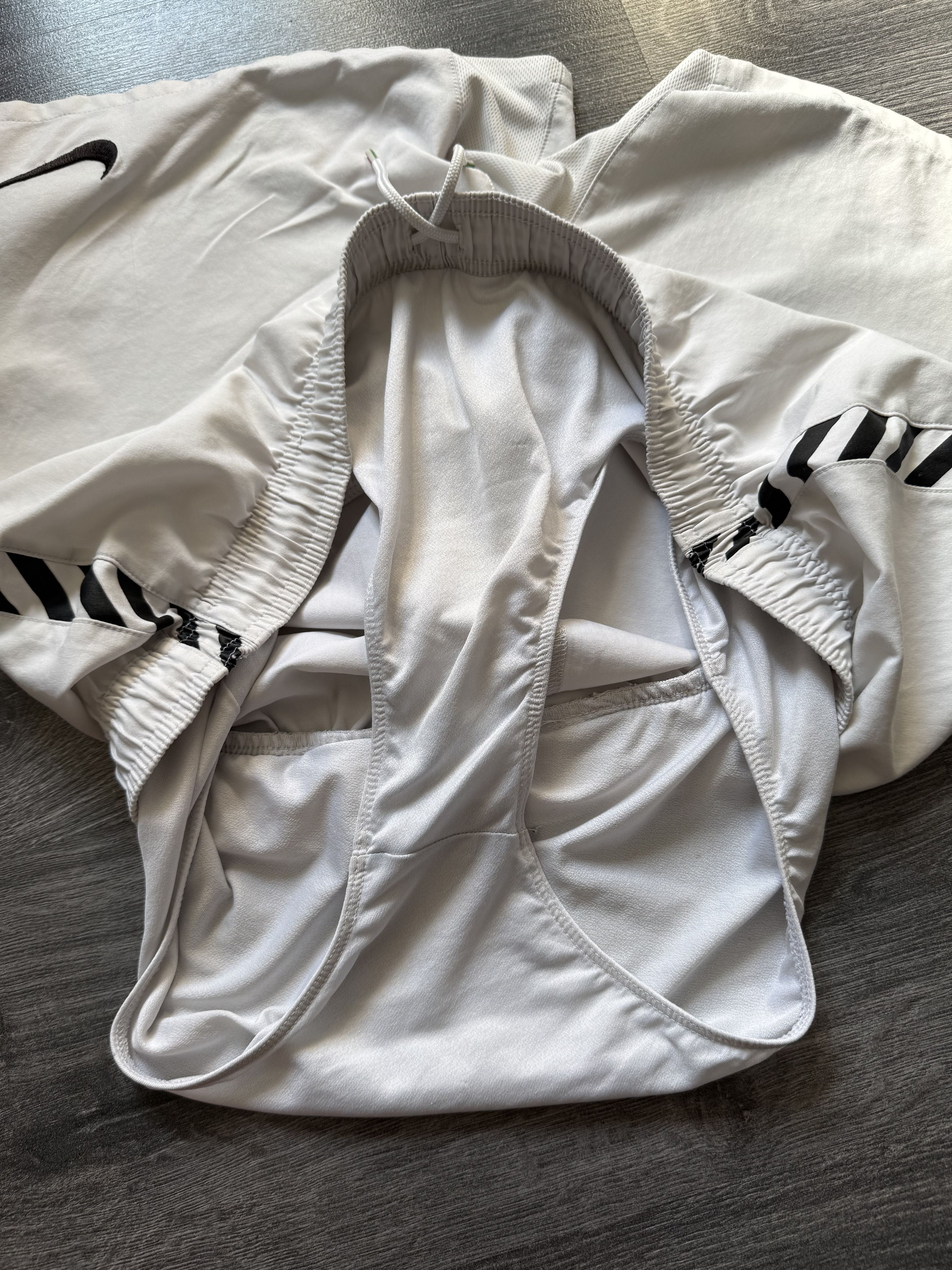 Nike Vintage Nike Juventus soccer shorts size S Size US 30 / EU 46 - 9 Thumbnail