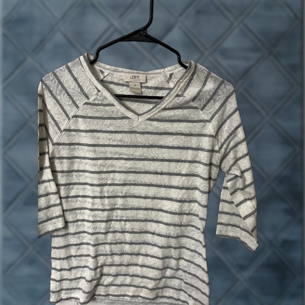 Loft LOFT Women's V-Neck Sweater 3/4 Sleeve Striped Pullover Size S White Gray Knit Top, Casual, Regular Fit, Cotton/Nylon, Ivory/Grey, Womens Size S / US 4 / IT 40 - 1 Thumbnail