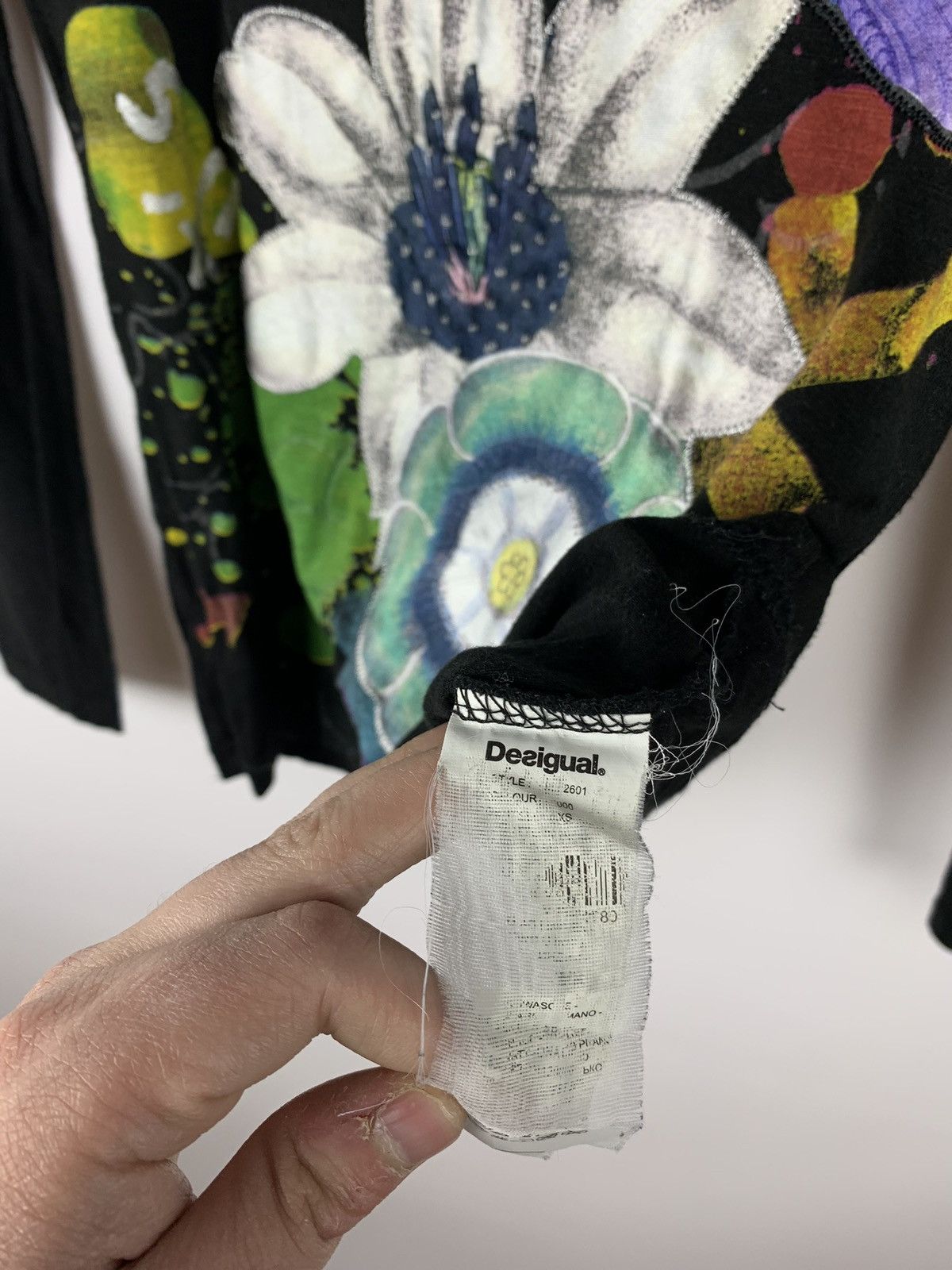 Desigual Vintage Desigual Y2K Floral Long Sleeve T-Shirt Black Top Size XS / US 0-2 / IT 36-38 - 6 Thumbnail