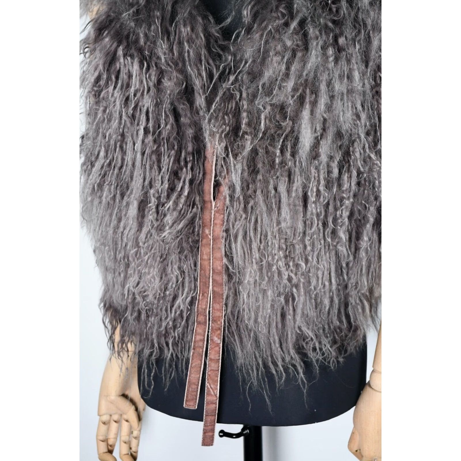 Vintage TINA WODSTRUP DENMARK 100% LAMB FUR WOMEN'S XL VEST Gray 50 cm Chest/19.69 in Length 21.65 in Back Casual Fall Spring Summer Winter 100% GENUINE Size XL / US 12-14 / IT 48-50 - 5 Thumbnail