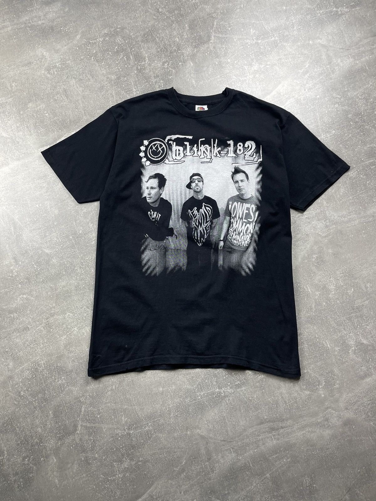 Band Tees Blink 182 Vintage Style Black Band Graphic T Shirt Size US M / EU 48-50 / 2 - 2 Thumbnail