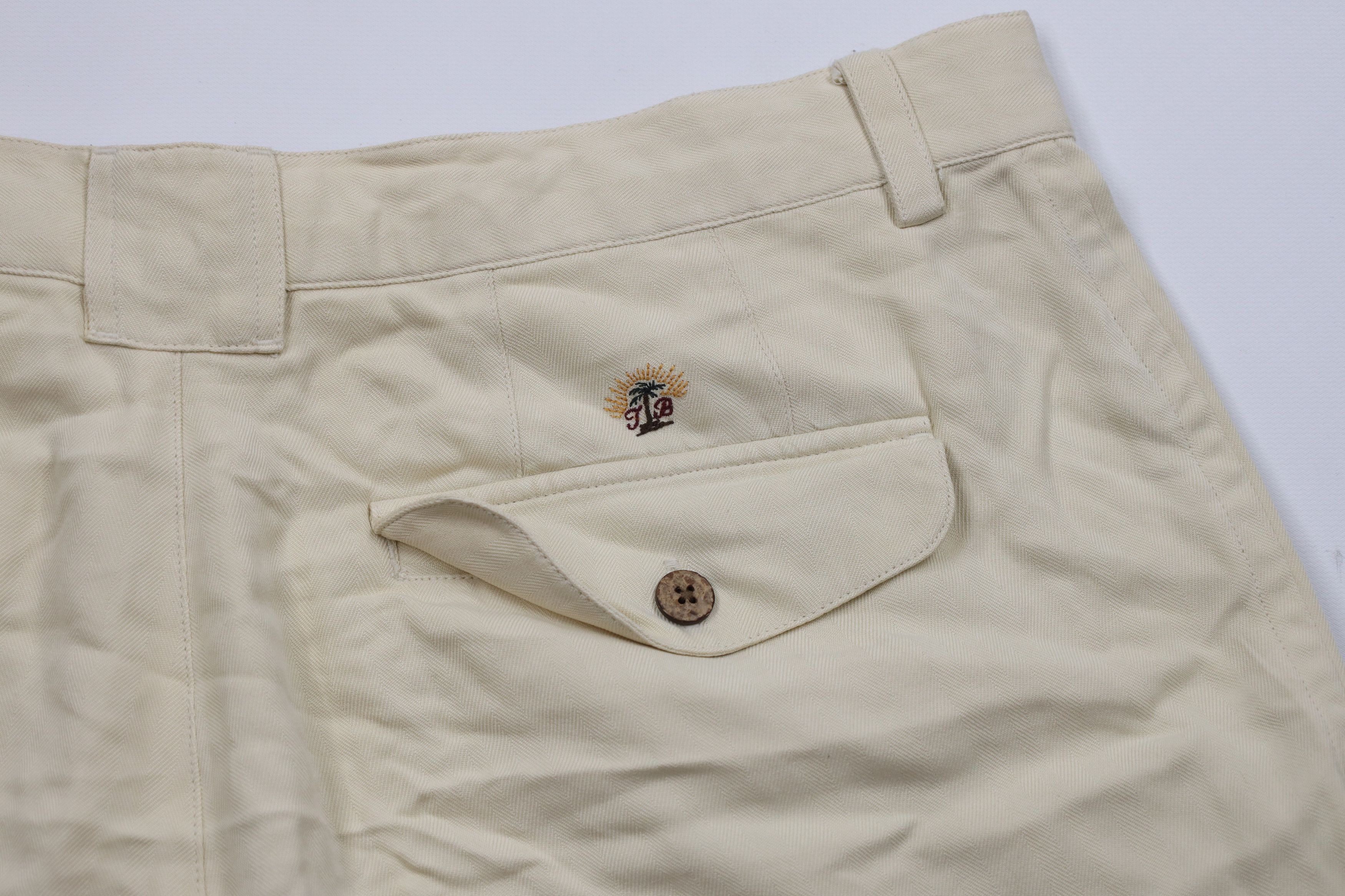 Tommy Bahama × Vintage Vintage 90s Tommy Bahama Pleated Chino Shorts Cream Size US 36 / EU 52 - 10 Thumbnail