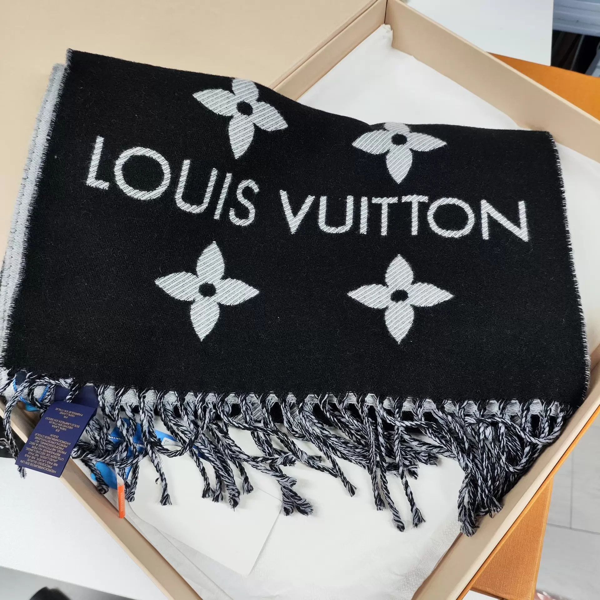 Louis Vuitton LV all over logo wool scarf black & gray Size ONE SIZE - 1 Thumbnail
