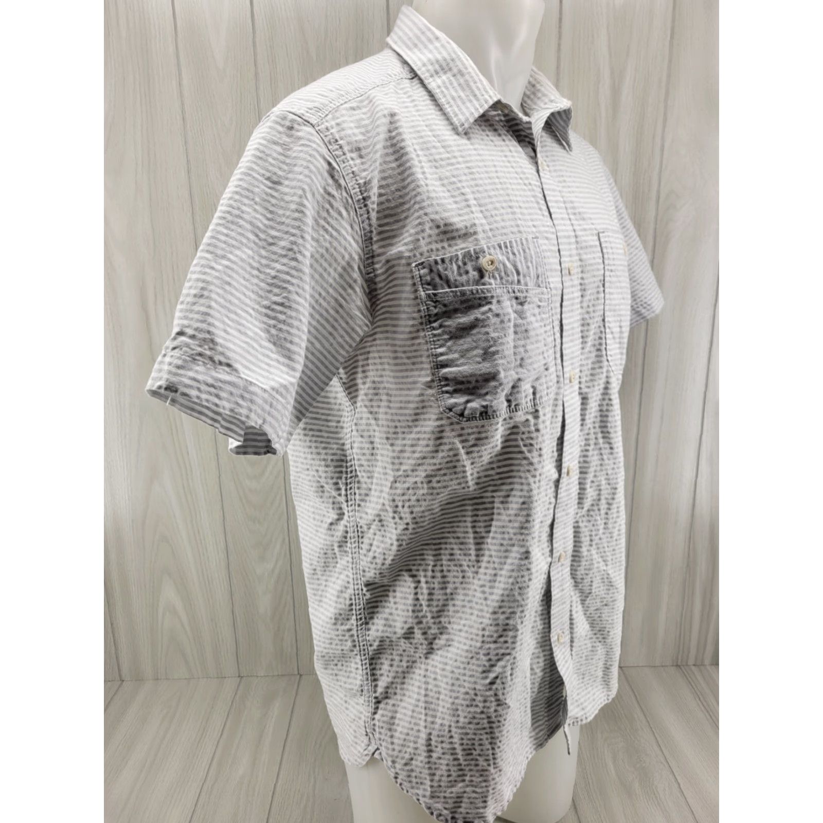 Mountain Hardwear Mountain Hardwear Shirt Mens Large White Gray Stripes Short Sleeve Button Front Size US L / EU 52-54 / 3 - 5 Thumbnail