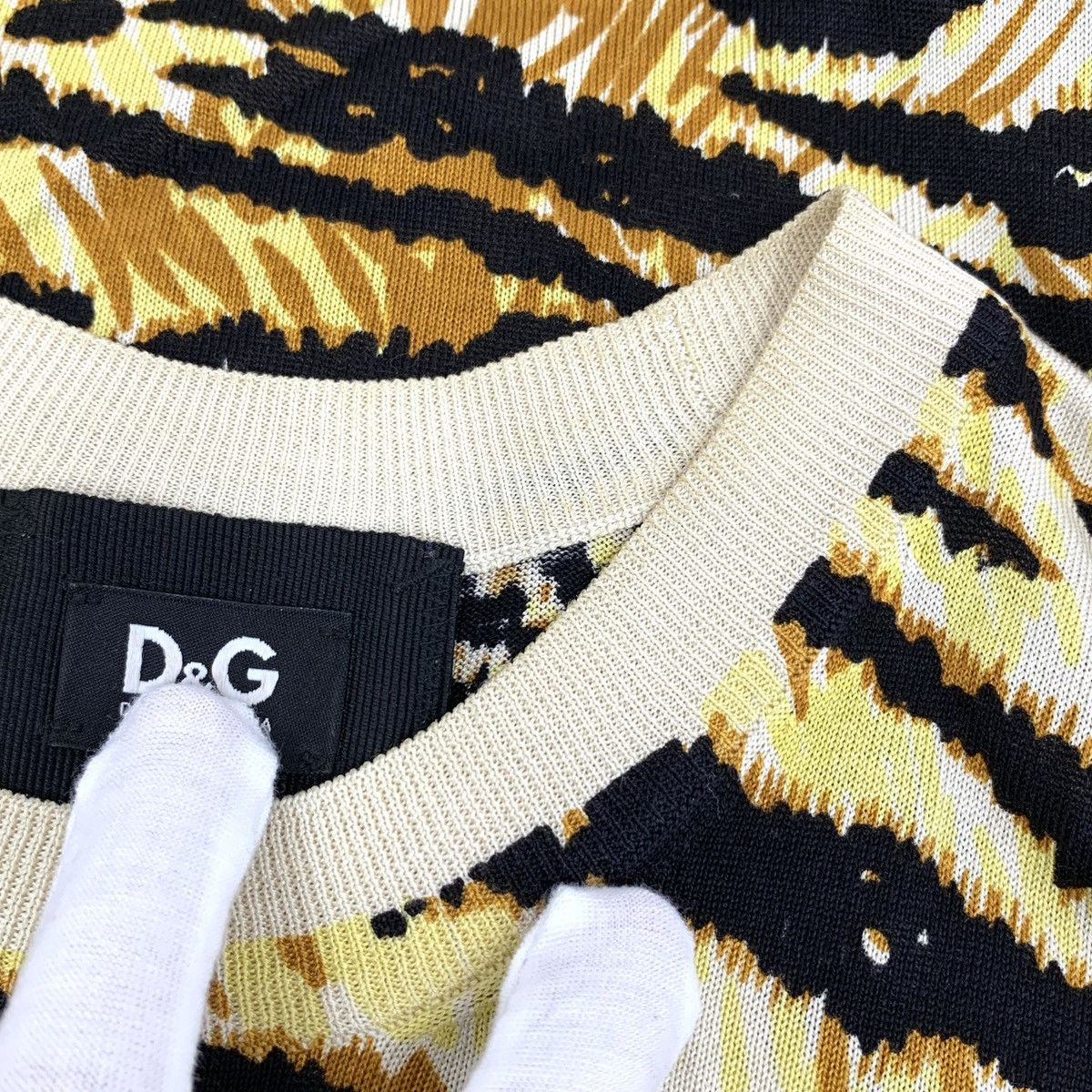 Dolce & Gabbana Dolce & Gabbana Tiger Print Silk Short Sleeve T-Shirt K26WX Size L / US 10 / IT 46 - 8 Thumbnail