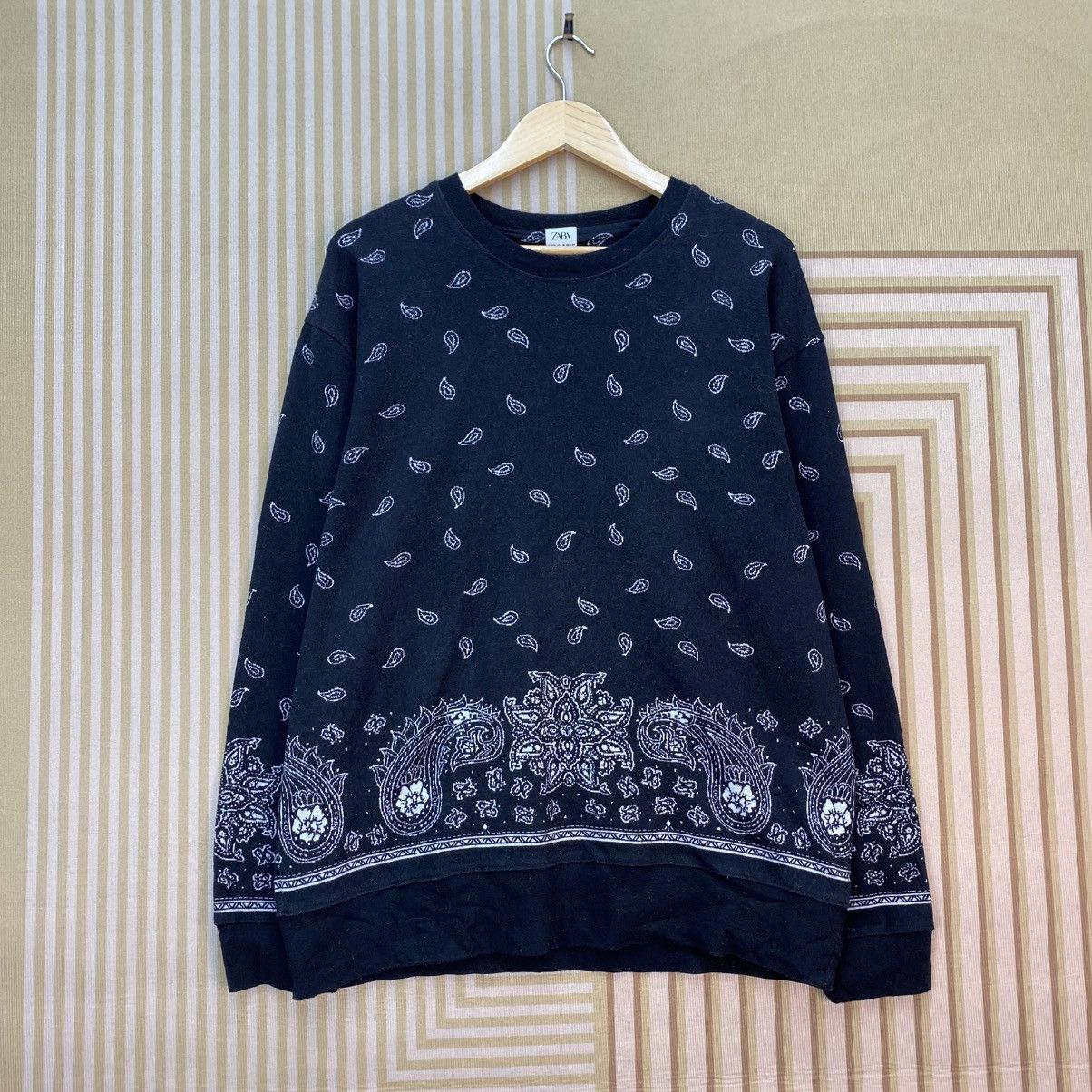 Zara 🫶 Zara crewneck sweatshirt paisley bandanna printed P Size M / US 6-8 / IT 42-44 - 1 Thumbnail