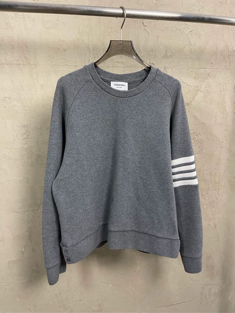Thom Browne Thom Browne Gray four-striped waffe round-neck sweatshirt 2 Size US XL / EU 56 / 4 - 1 Thumbnail
