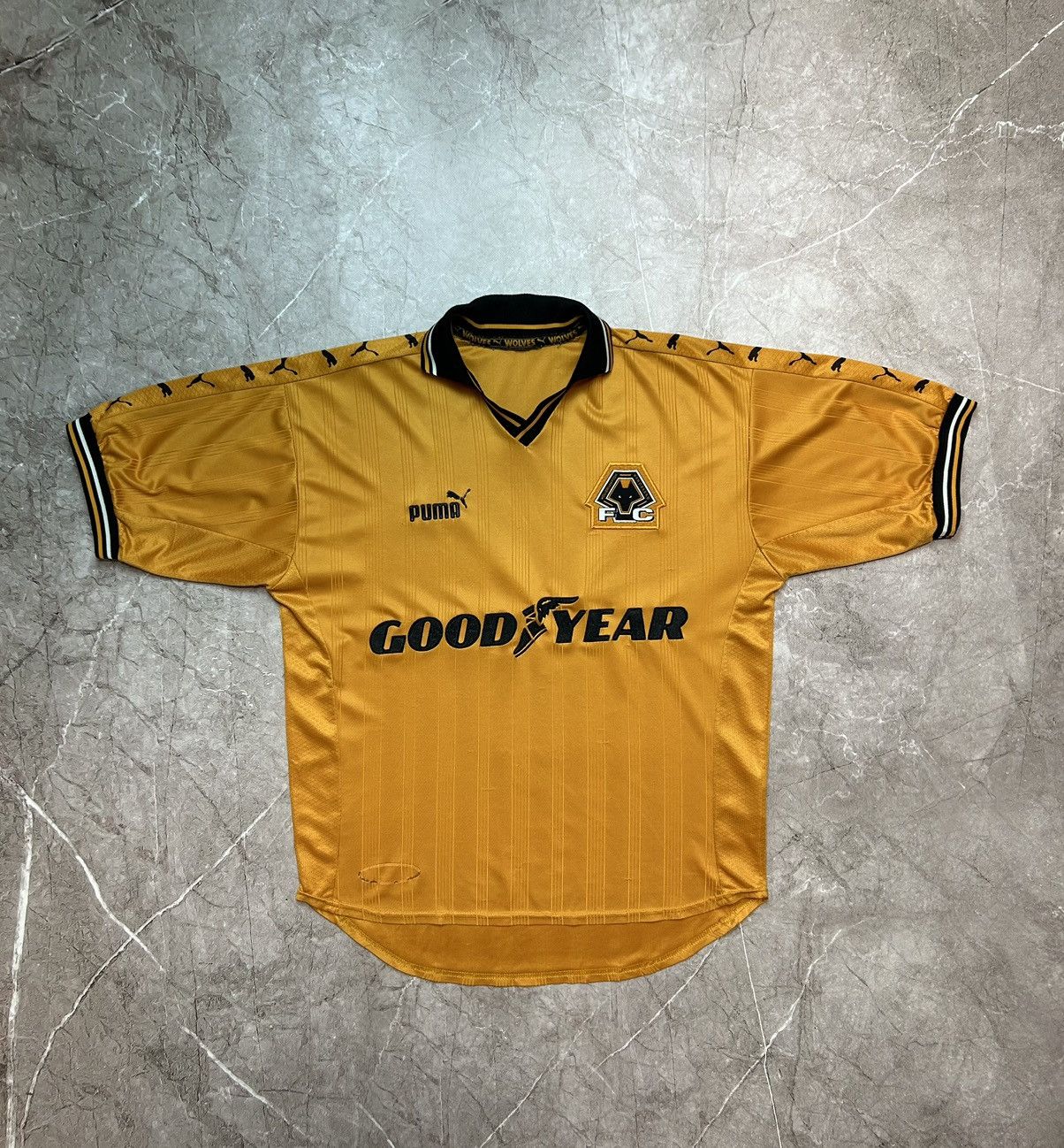 Puma × Vintage Vintage 1998 Wolverhampton Soccer Jersey size L Size US L / EU 52-54 / 3 - 3 Thumbnail