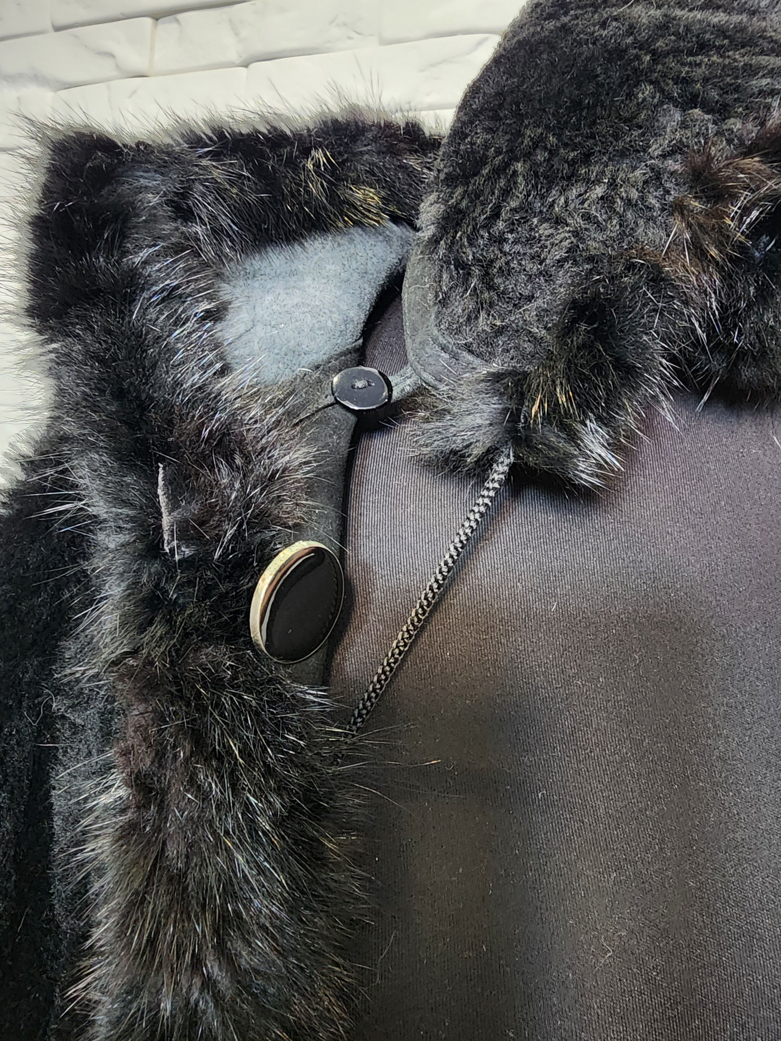Uniqlo Black Sheepskin Coat: Women's Hooded Fur Coat , Button Front Size M / US 6-8 / IT 42-44 - 8 Thumbnail