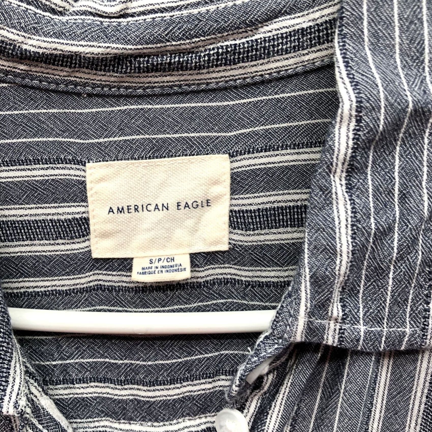 American Eagle Outfitters VINTAGE American Eagle Button-Up Shirt Womens S Tie Front Relaxed Blue Rayon Size S / US 4 / IT 40 - 5 Thumbnail