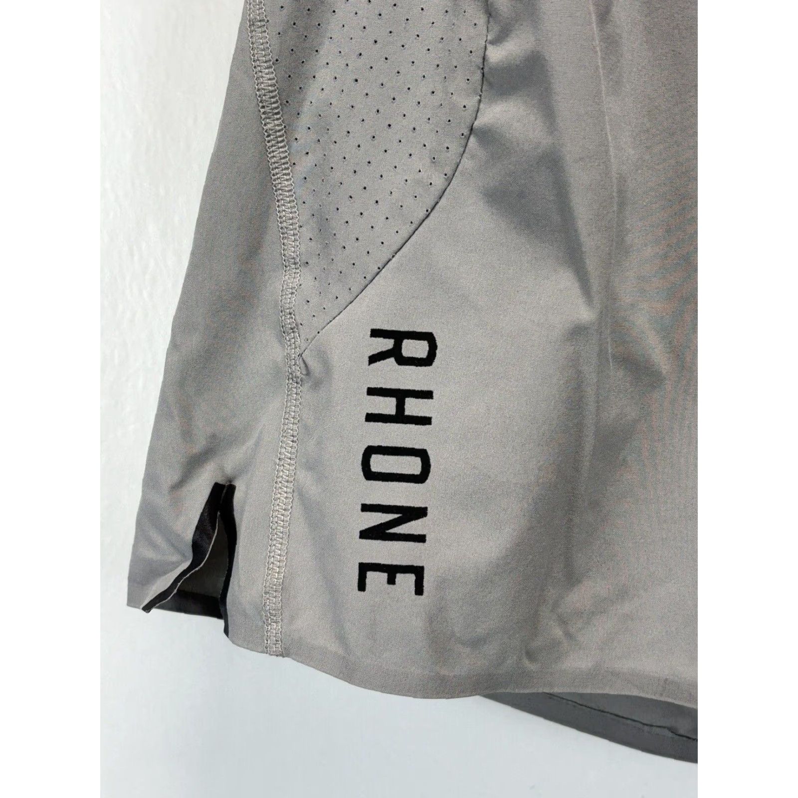 Rhone Men’s Rhône Performance Workout Shorts Large Grey Drawstring READ Liner Size US 33 - 3 Thumbnail