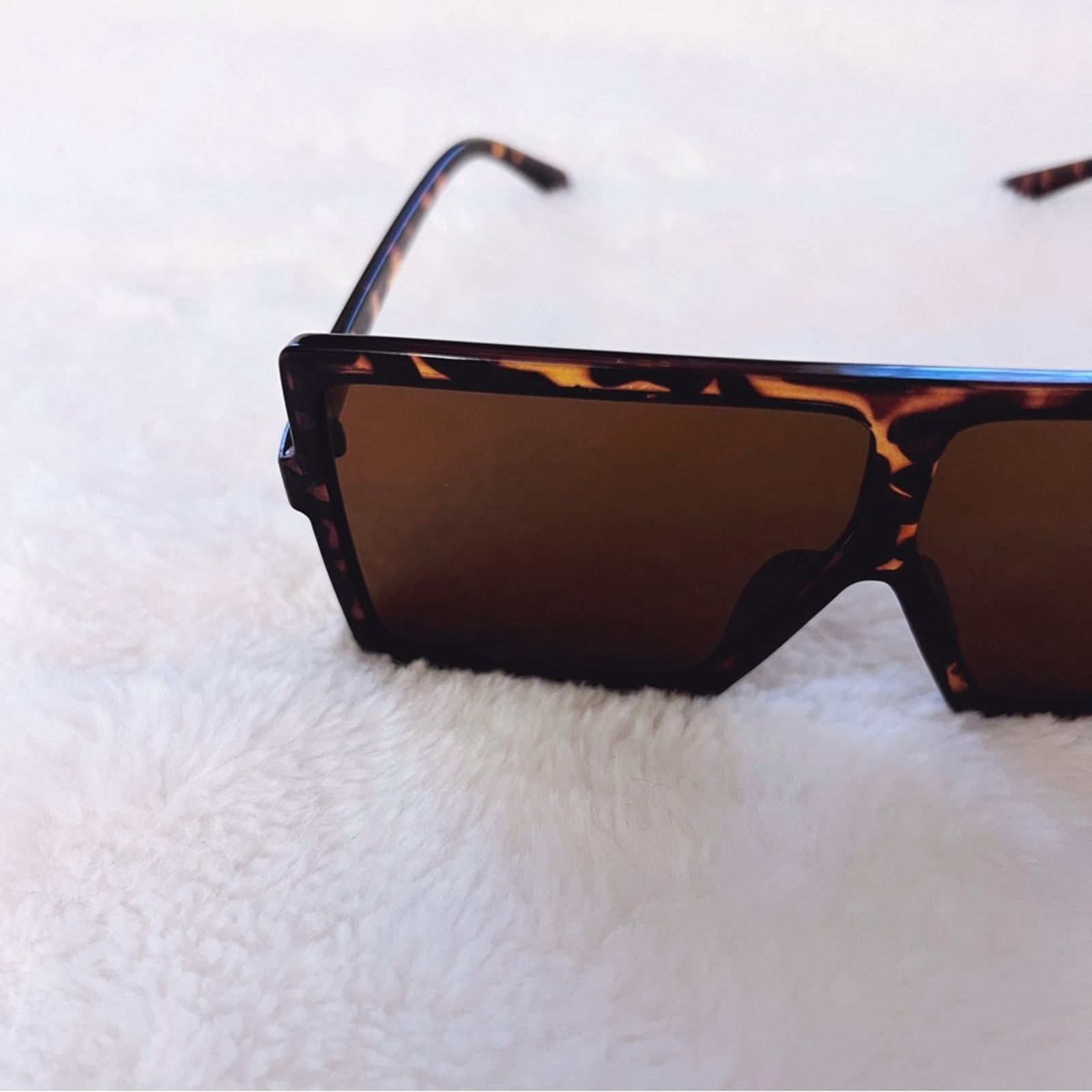 Other Ivonne Tortoise Brown Oversized Square Sunglasses Size ONE SIZE - 6 Thumbnail