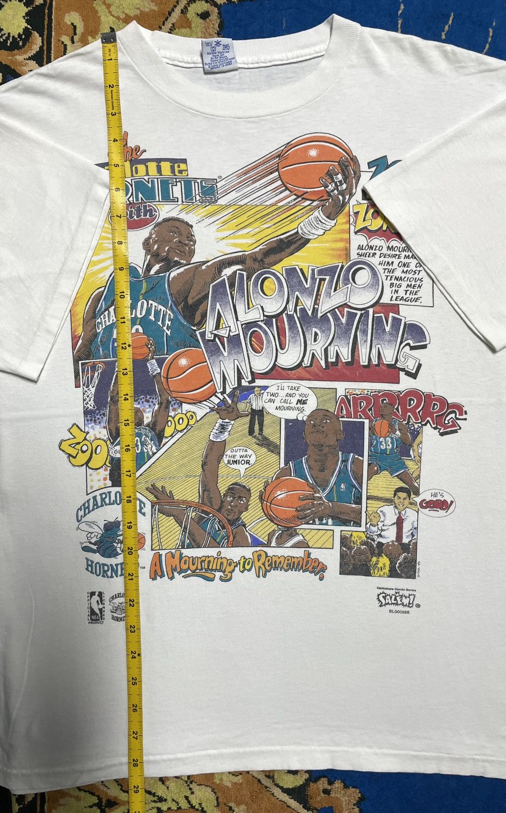 NBA Vintage 90s Charlotte Hornet Alonzo Mourning T-Shirt Size US L / EU 52-54 / 3 - 10 Thumbnail