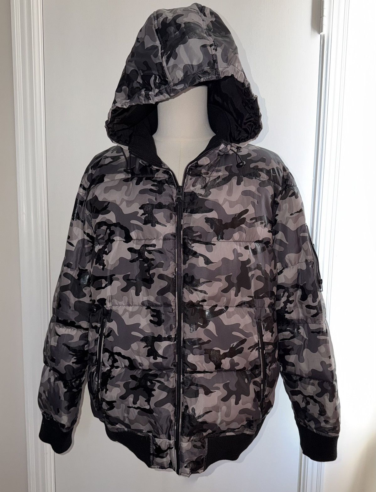 Guess Guess Men’s Puffer Jacket Black Camouflage Pattern Size XXL Size US XXL / EU 58 / 5 - 1 Thumbnail