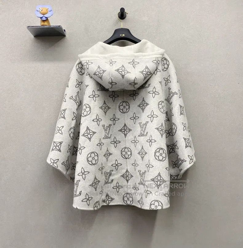 Louis Vuitton Louis Vuitton Cement Grey Cloak Coat Size ONE SIZE - 2 Thumbnail
