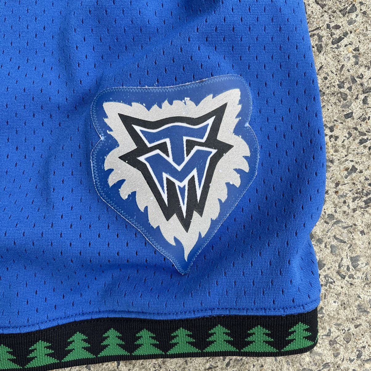 Vintage MINNESOTA TWOLVES MITCHELL & NESS SWINGMAN SERIES NBA SHORTS Size US 30 / EU 46 - 2 Thumbnail