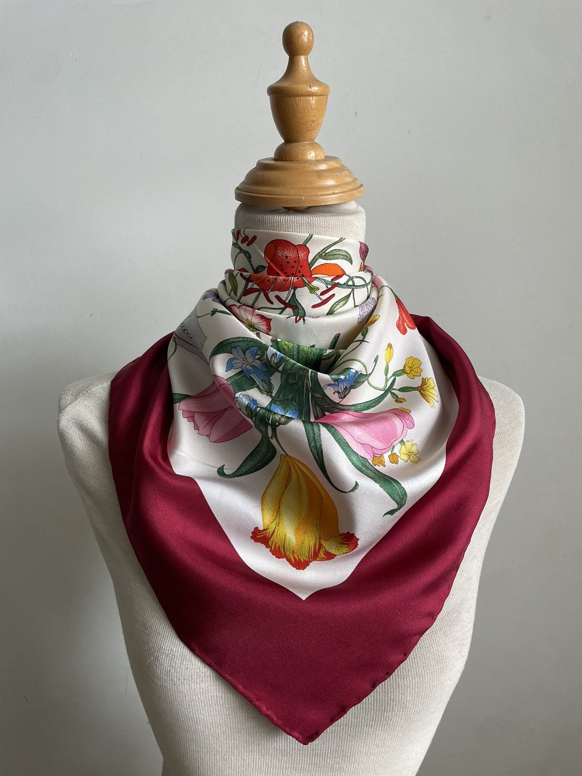 Designer × Gucci Vintage Gucci Scarves Size ONE SIZE - 1 Thumbnail