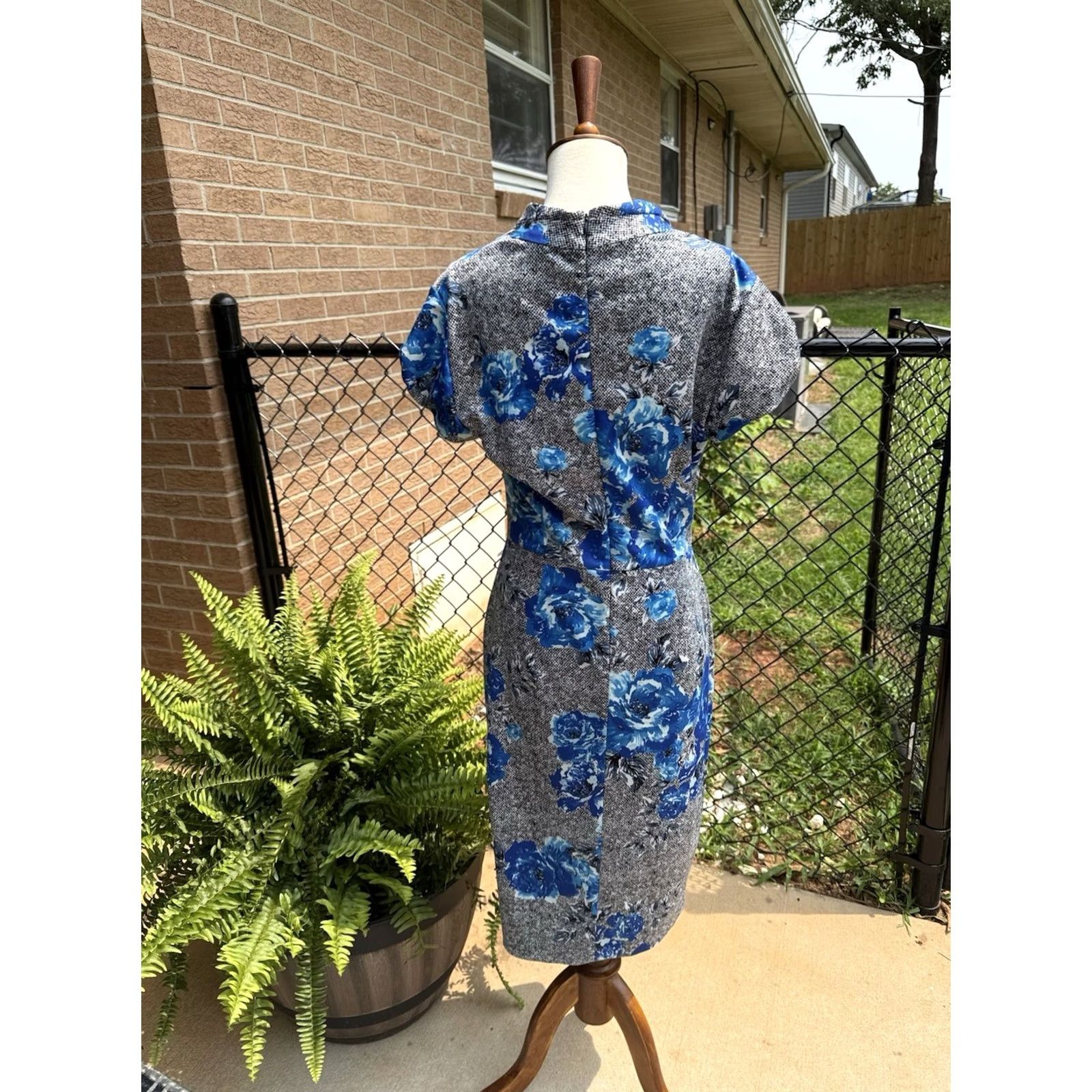 Betsey Johnson Betsey Johnson Fit & Flare Dress Womens Size 6 Gray Floral Zipper Cap Sleeve Dress Size M / US 6-8 / IT 42-44 - 7 Thumbnail