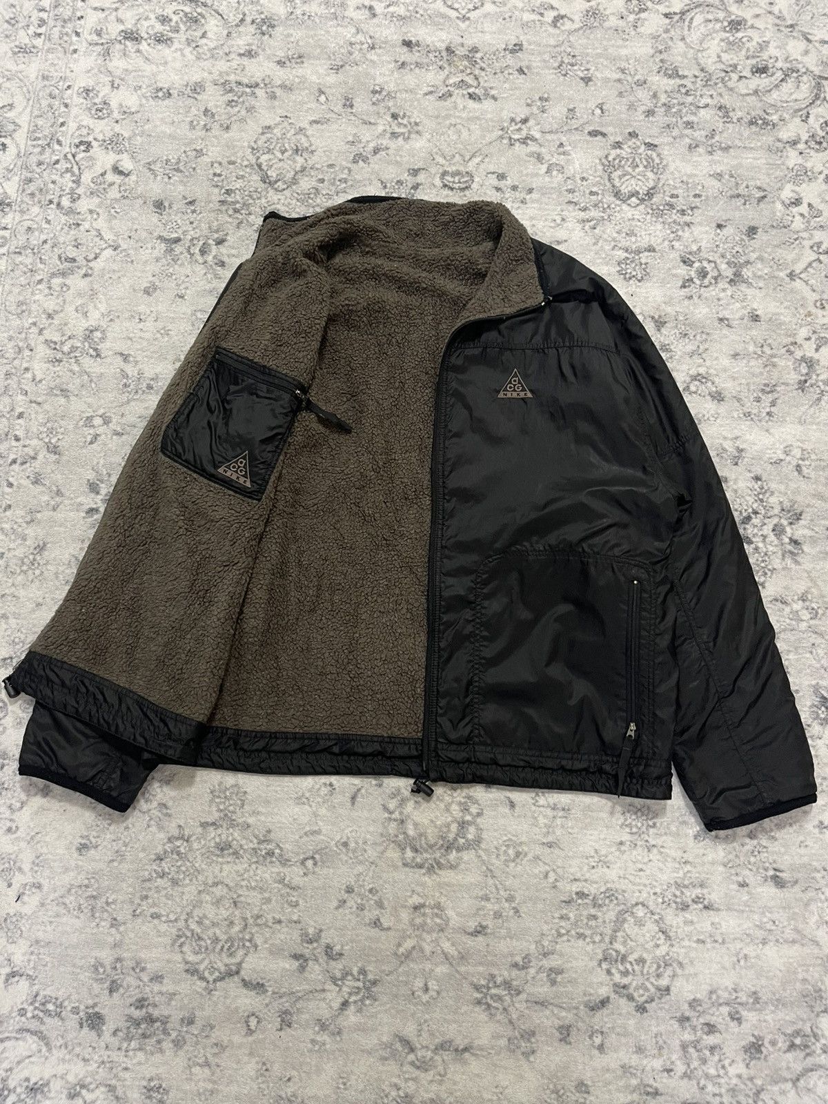 VINTAGE NIKE ACG SHERPA LINED JACKET