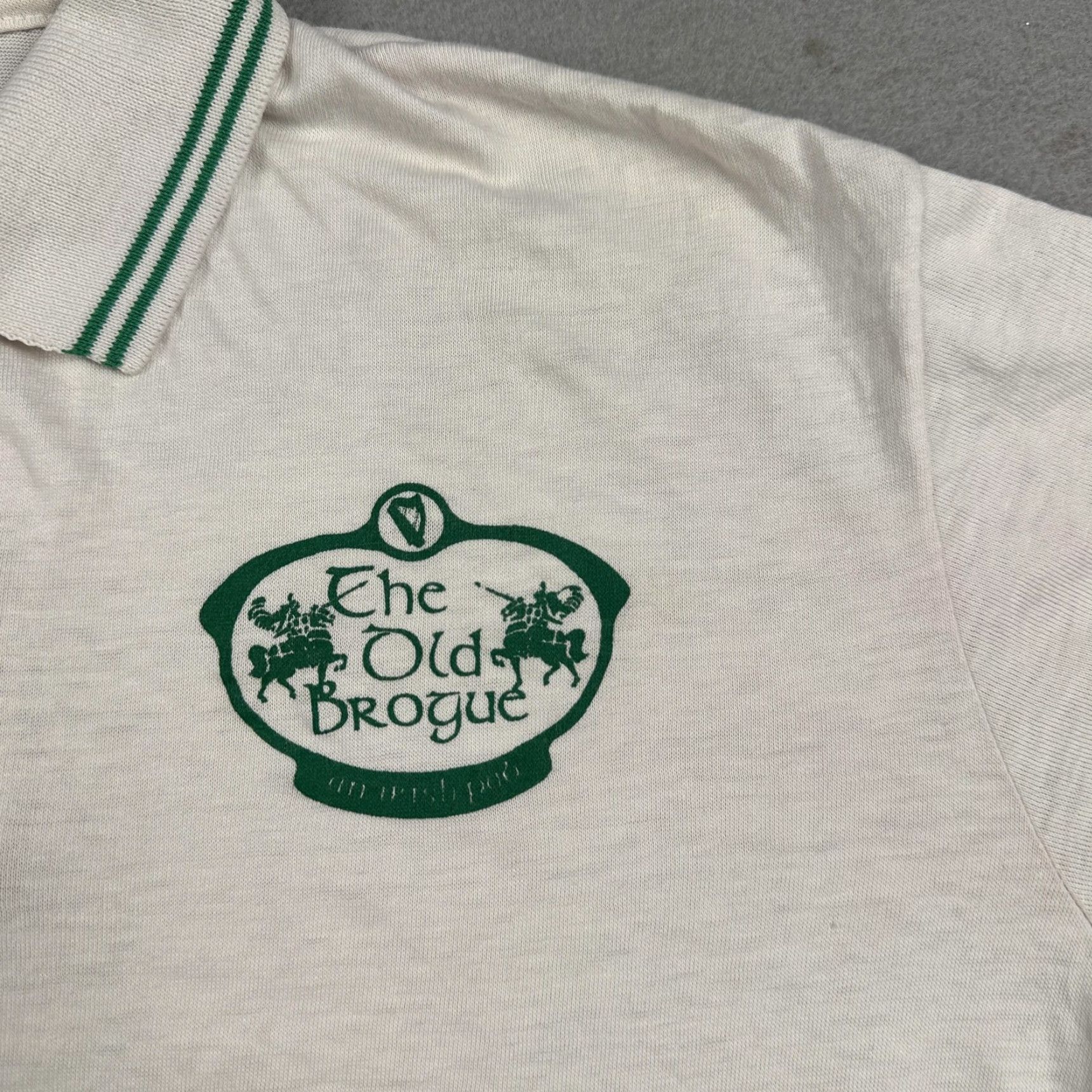 Vintage VINTAGE Print-Ons The Old Brogue Shirt Mens Large White Green Polo Irish Pub Bar 80s Size US L / EU 52-54 / 3 - 5 Thumbnail